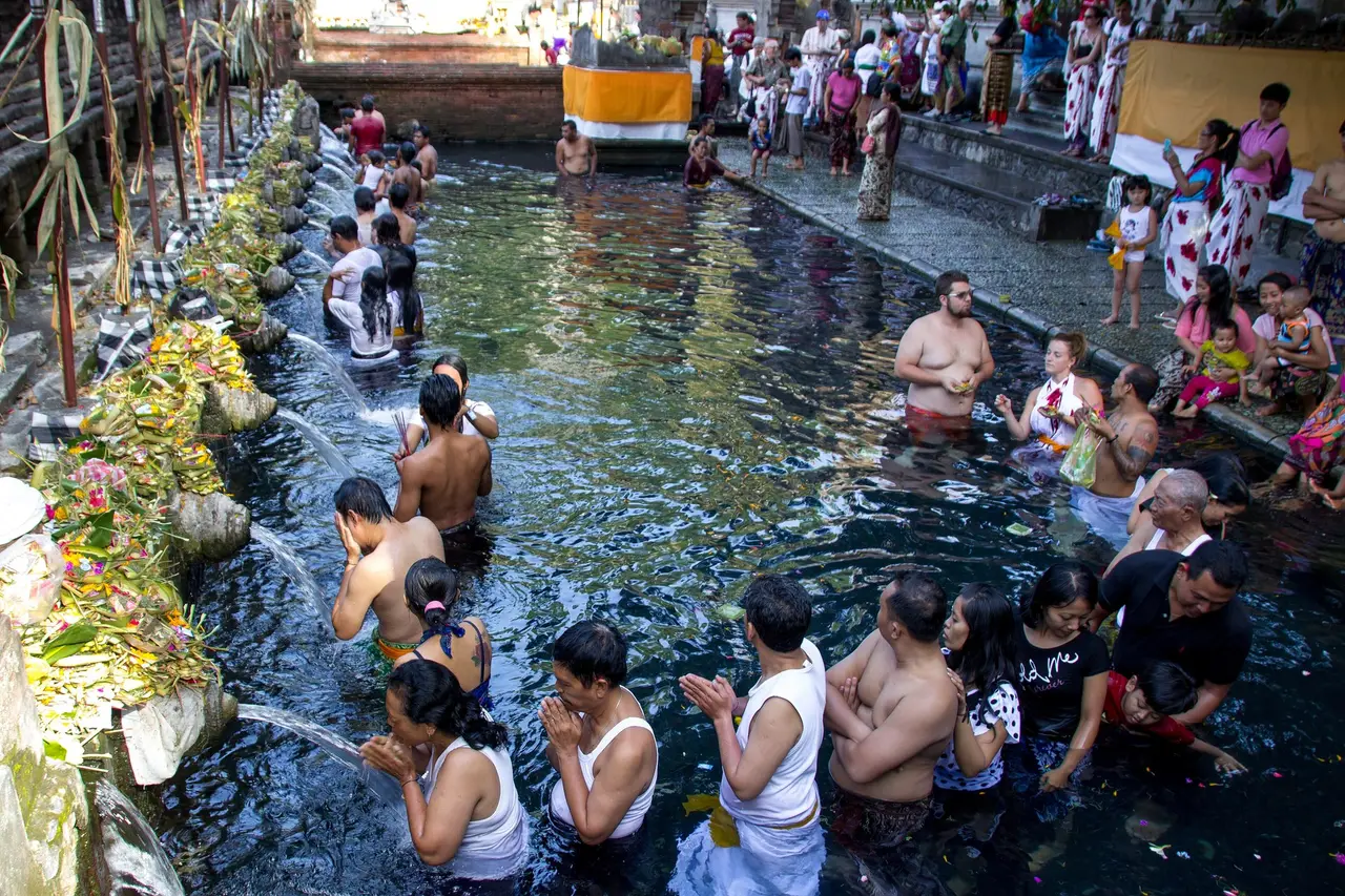 Bathers under the spouts of the purification pool at Pura Tirta Empul