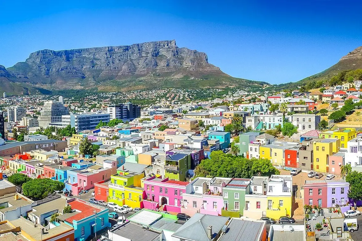 Bo-Kaap’s coloured houses below Table Mountain