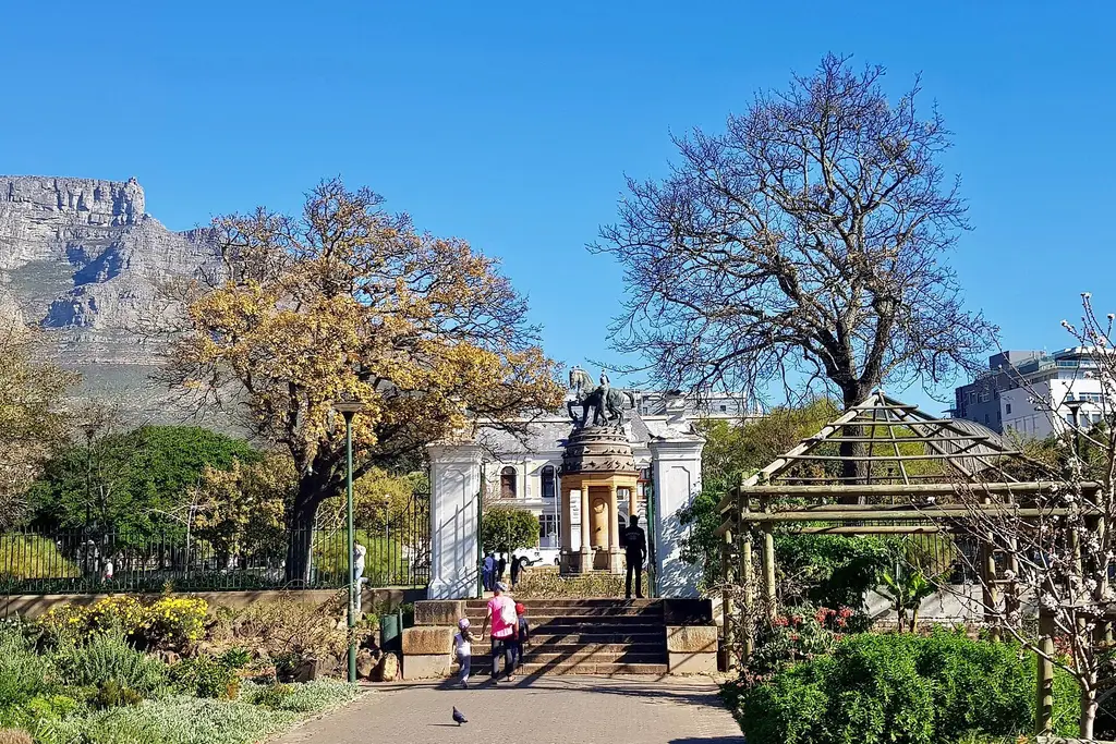 The Company’s Garden, its avenue and pergolas, with Table Mountain behind