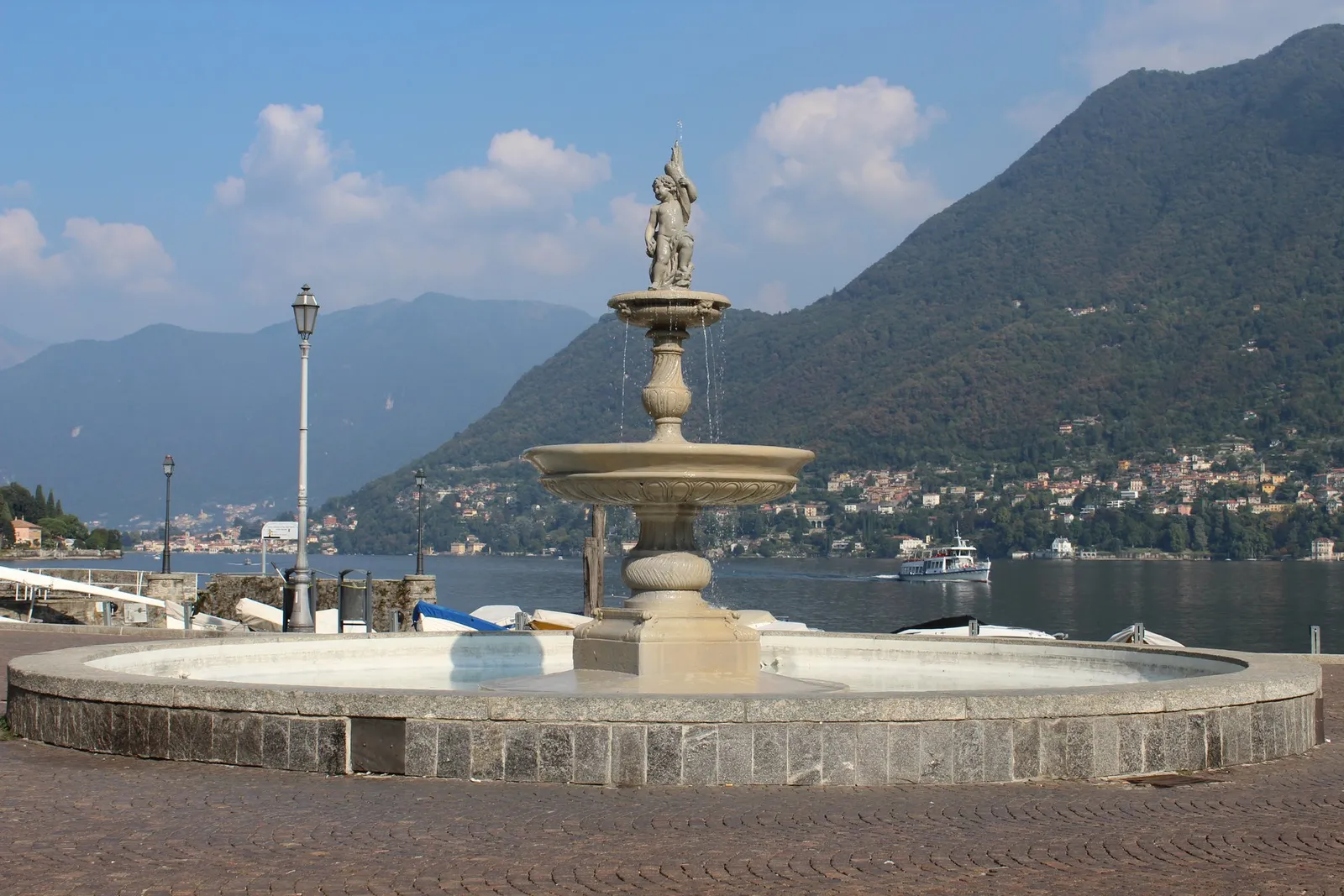 The fountain on Cernobbio’s lakefront