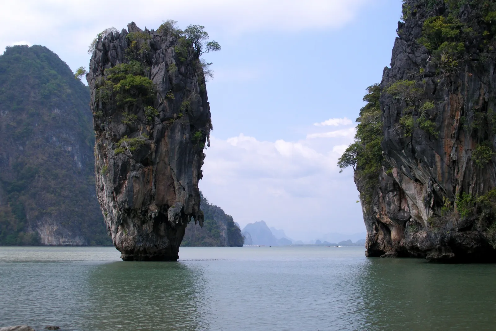 Koh Tapu, the limestone needle of Phang Nga Bay, between 2 karst cliffs