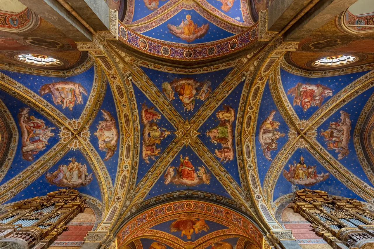 The nave of Santa Maria sopra Minerva with its blue starred vault