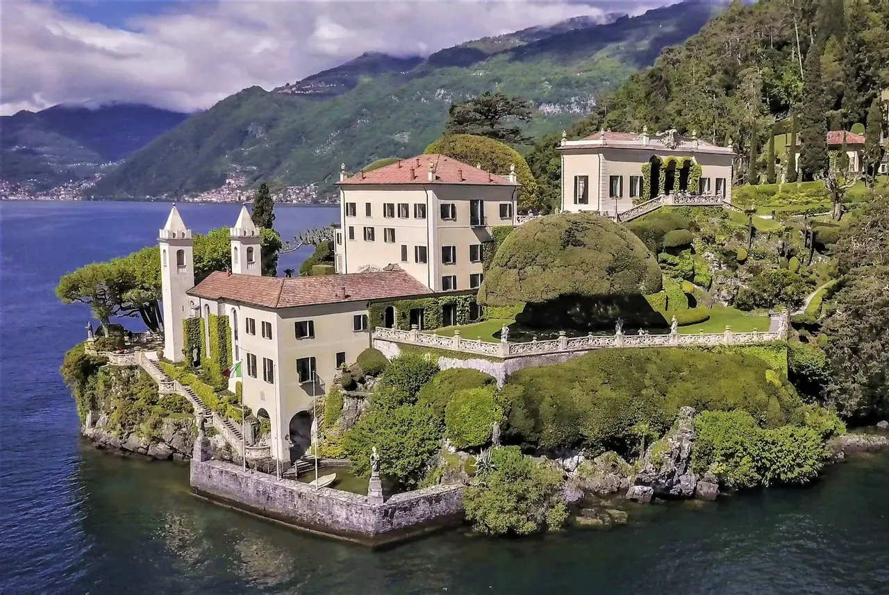 Villa del Balbianello on the Lavedo point, seen from the lake