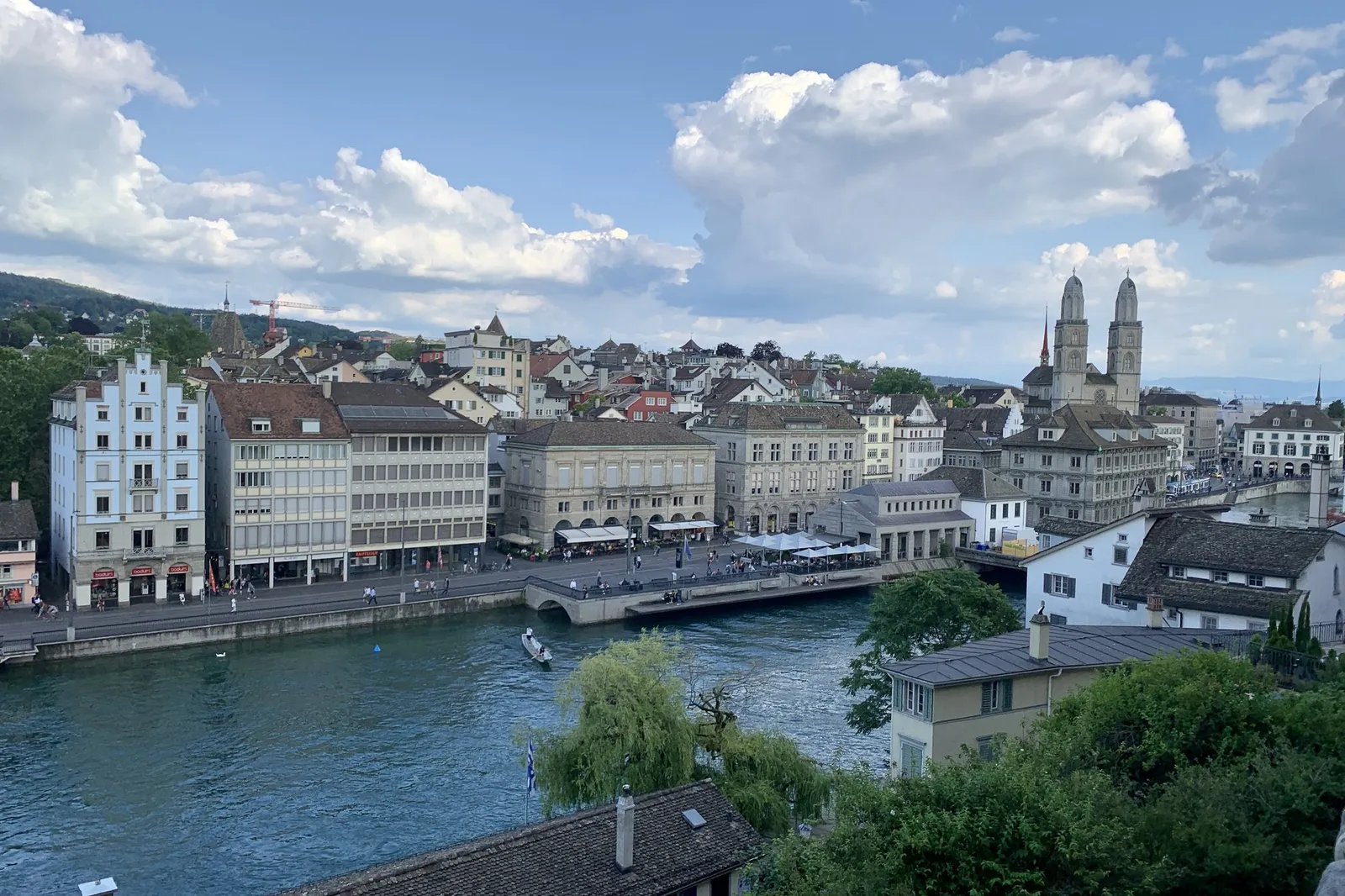 The view from the Lindenhof: the Limmat, the old town’s houses along the river and the 2 towers of the Grossmünster