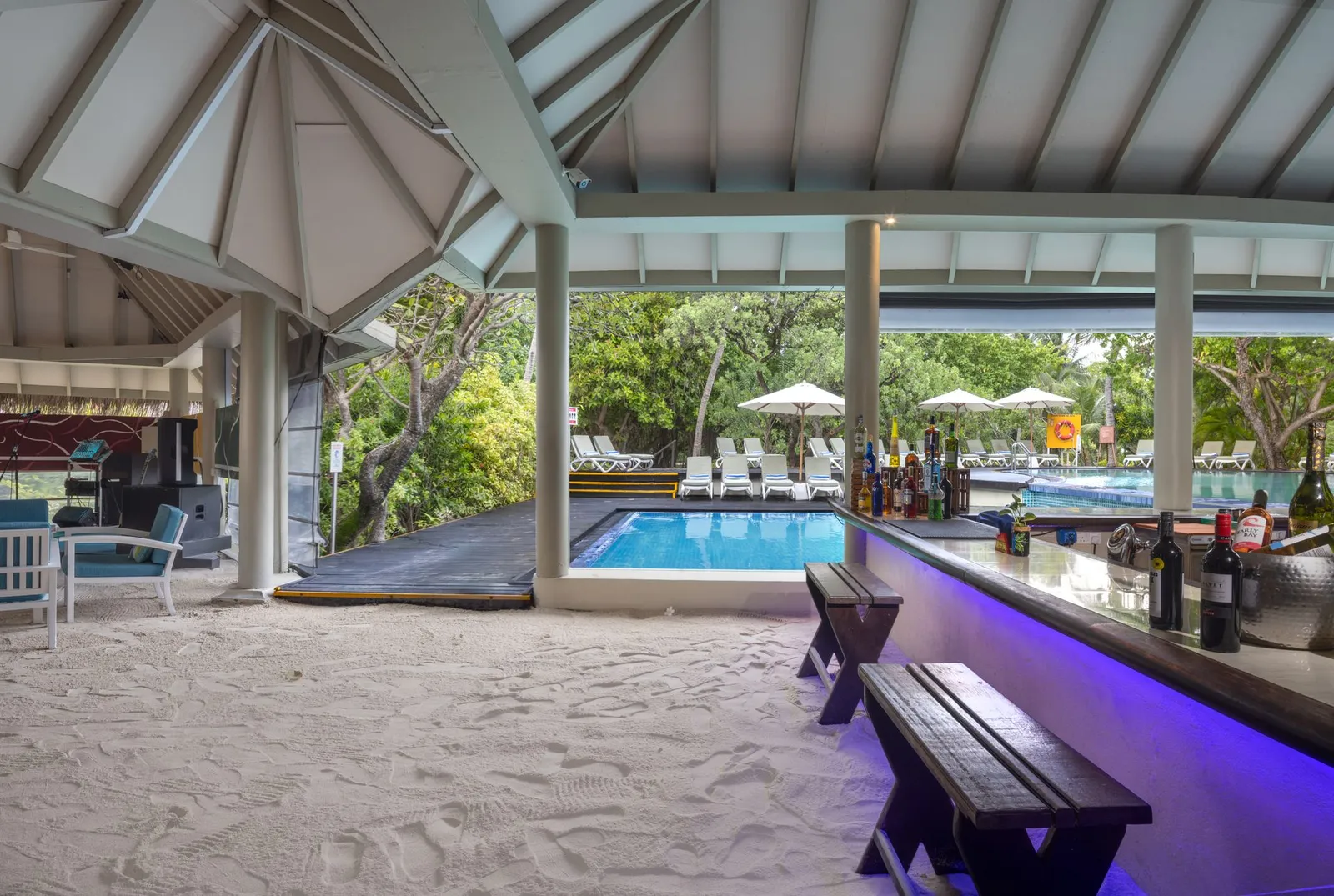 The Hiyala Bar with its sand floor, the pool beyond the counter