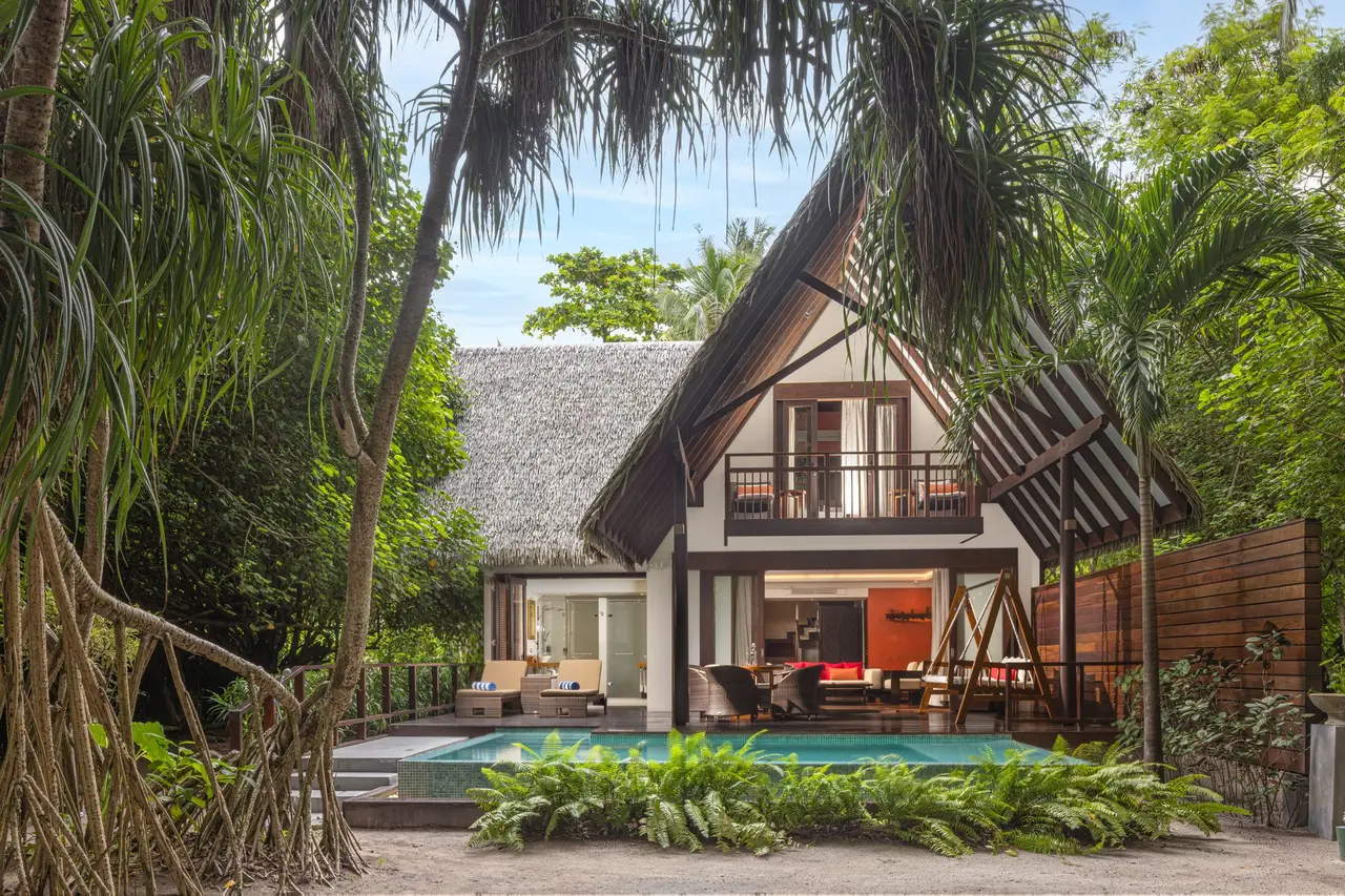 The Meedhupparu Residence: the 2-storey house among the trees
