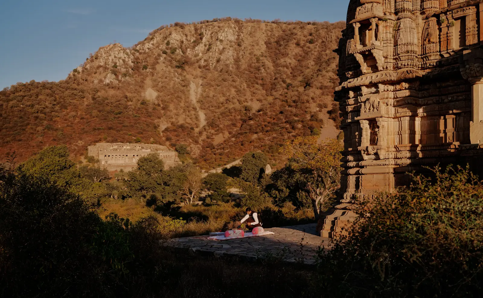 Breakfast laid out at Bhangarh, below a temple and a rock face