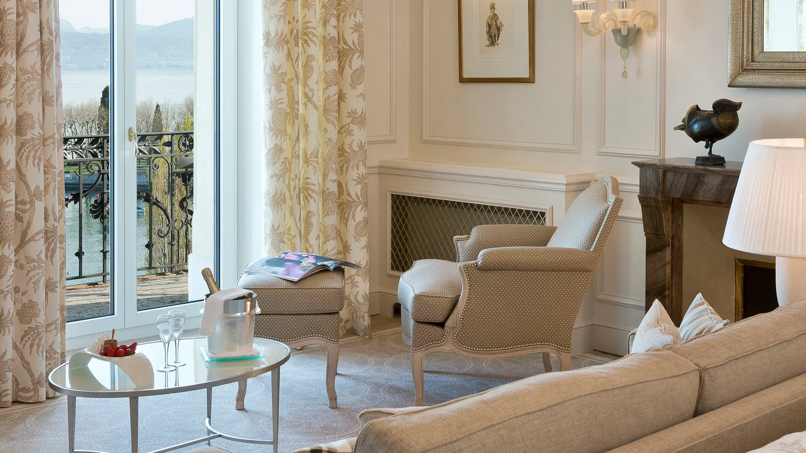 Il balcone e il soggiorno della Junior Suite Palace