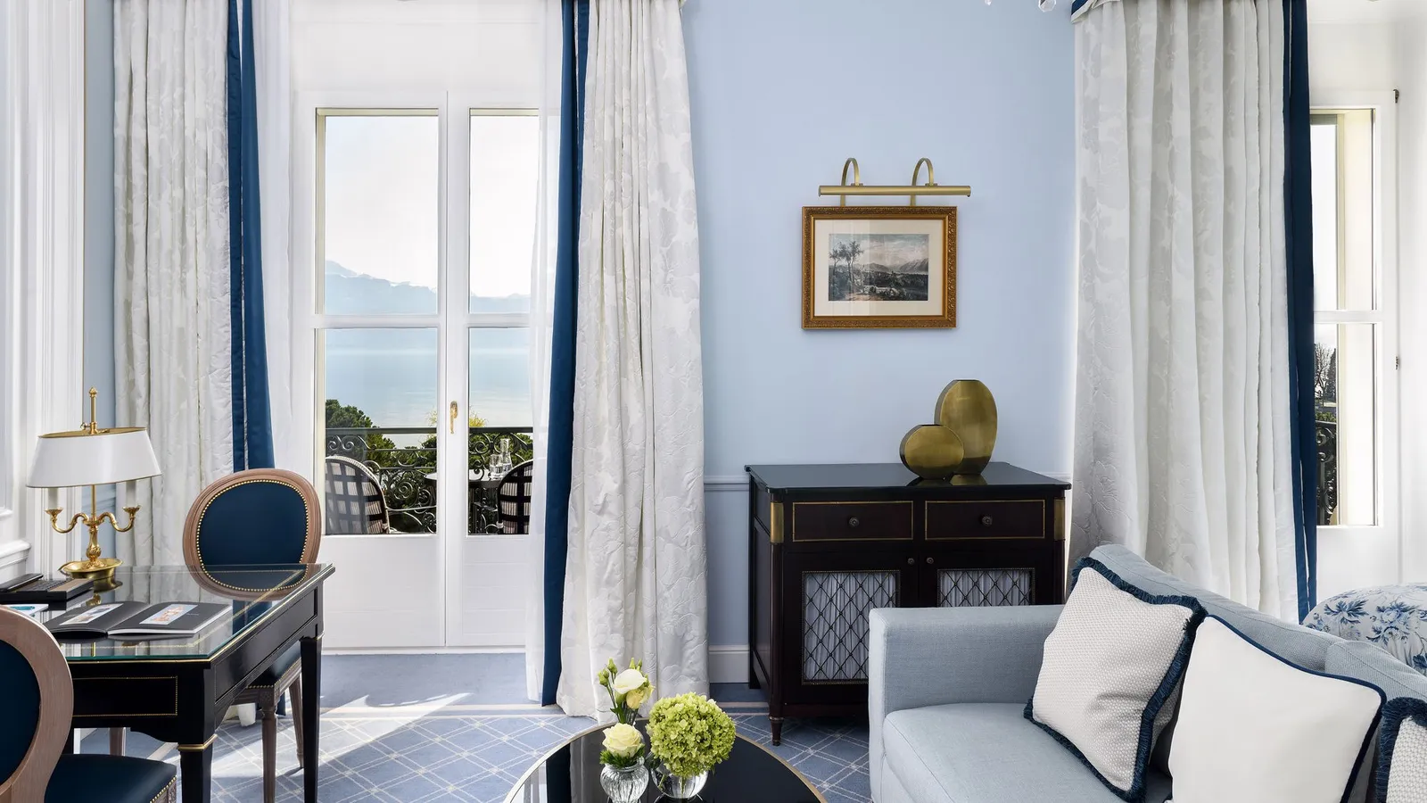 Deluxe Lake Geneva and Alps View Room