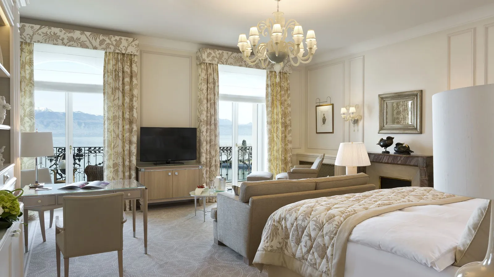 La Junior Suite Palace con il balcone sul Lemano