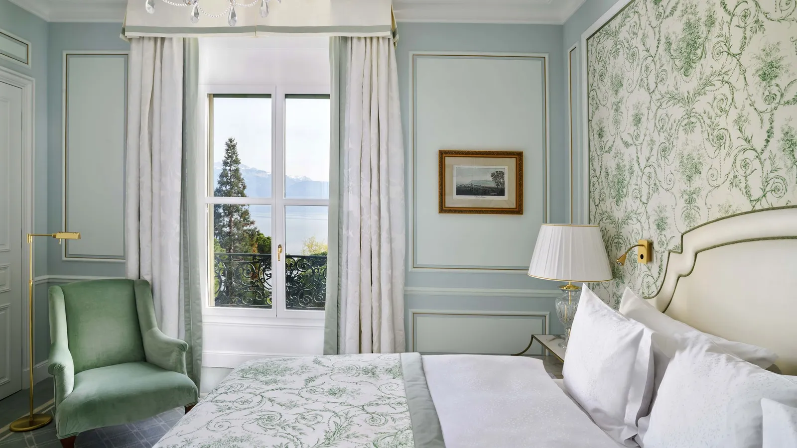 Superior Lake Geneva and Alps View Room