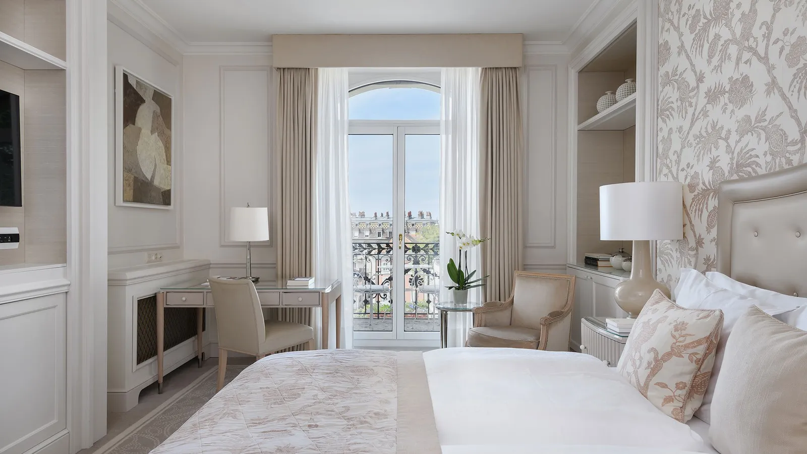 Superior Partial Lake & Alps View Room