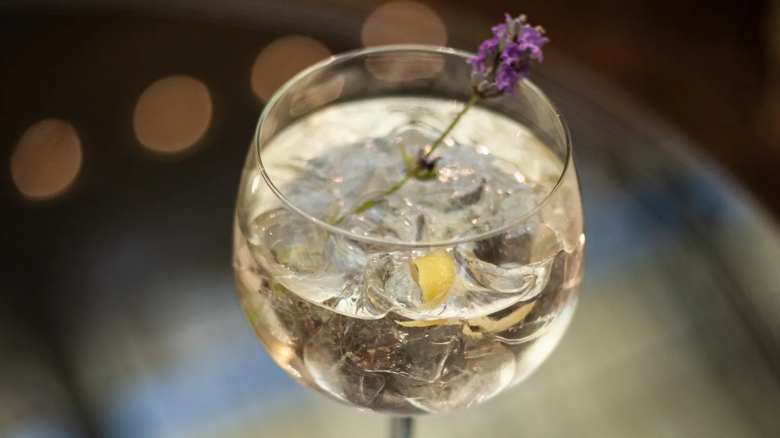 Un gin cocktail servito a Le Lobby