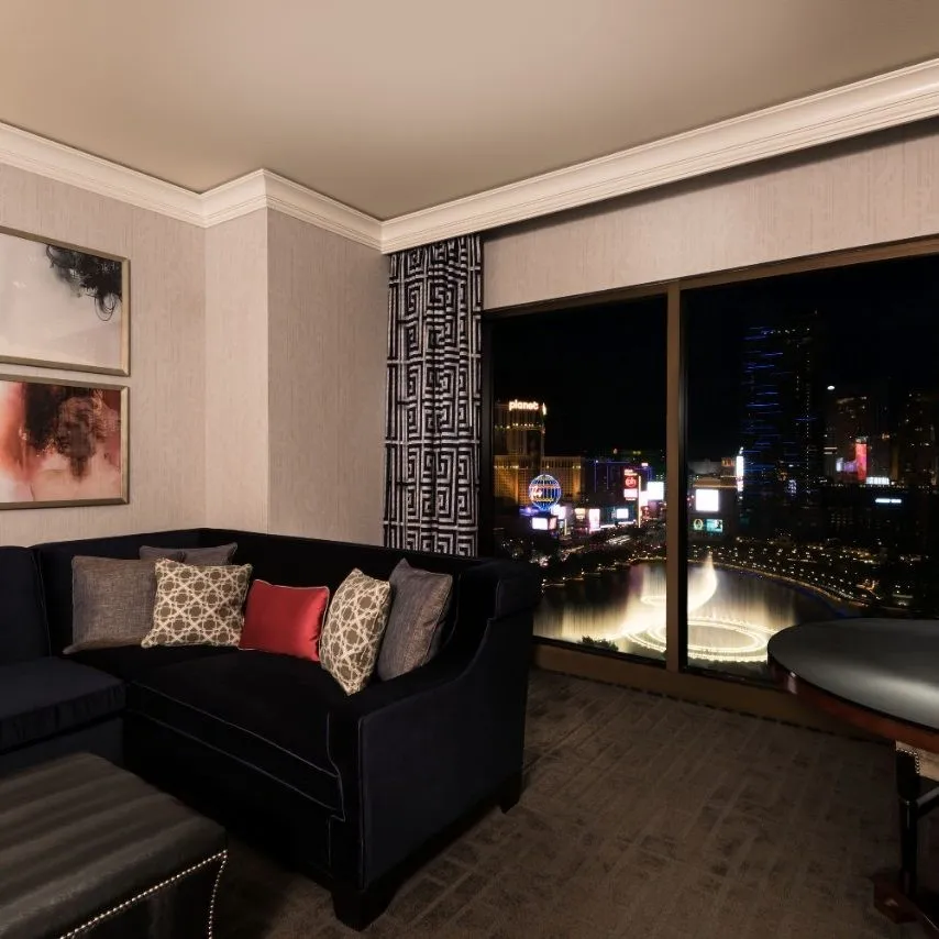Augustus Fountain View Room | 1 King | Non-Smoking