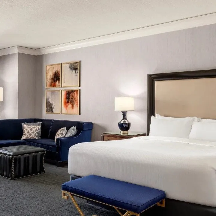 Augustus Premium Room | 1 King | Non-Smoking