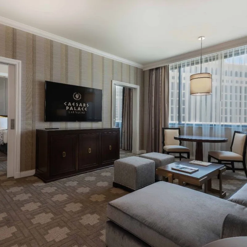 Julius Signature Level Suite | 1 King