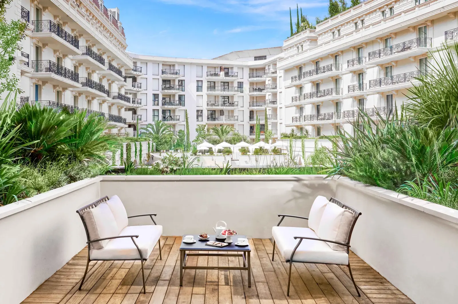 One-bedroom suite - Garden view with terrace