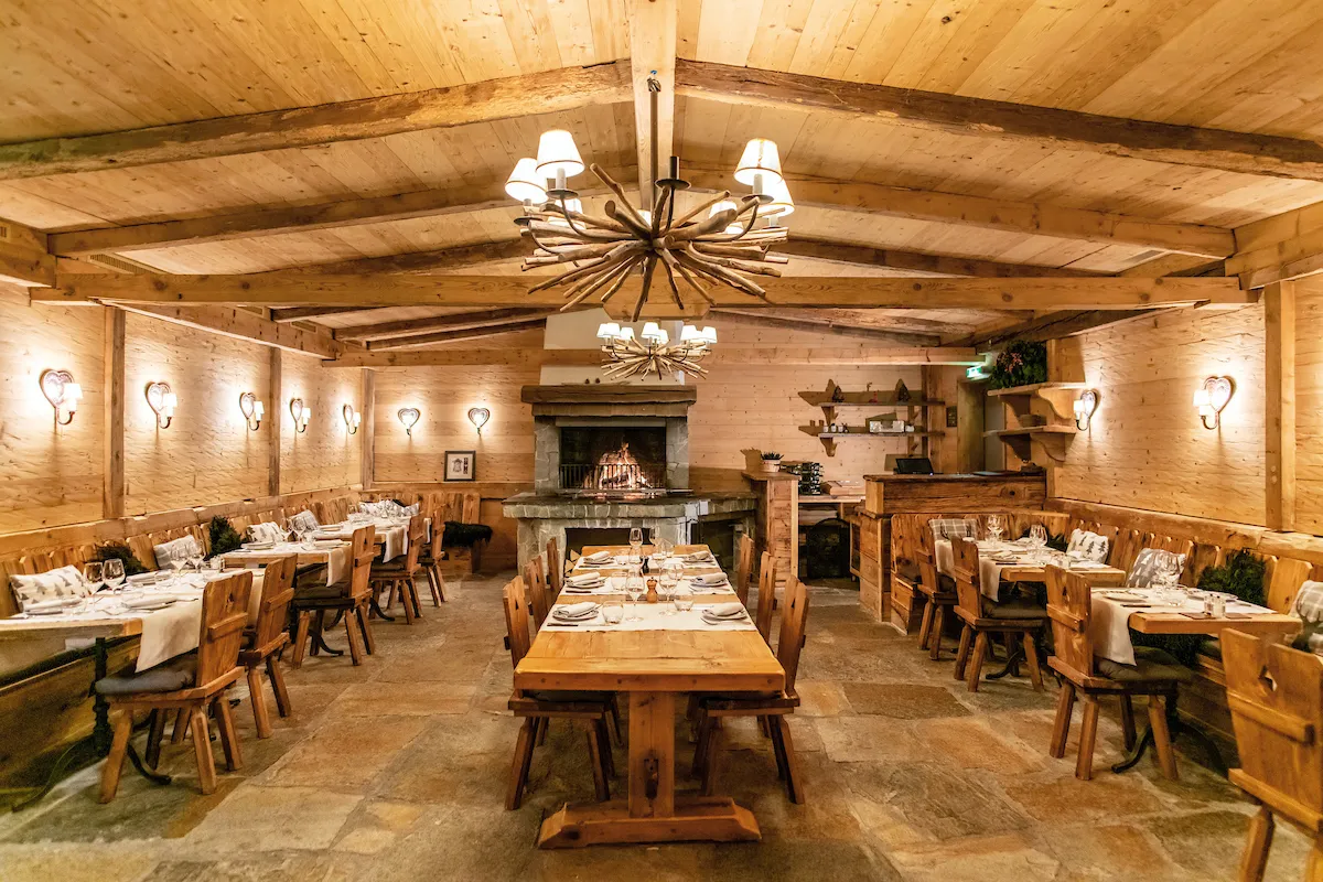 La sala del Grizzly con il camino