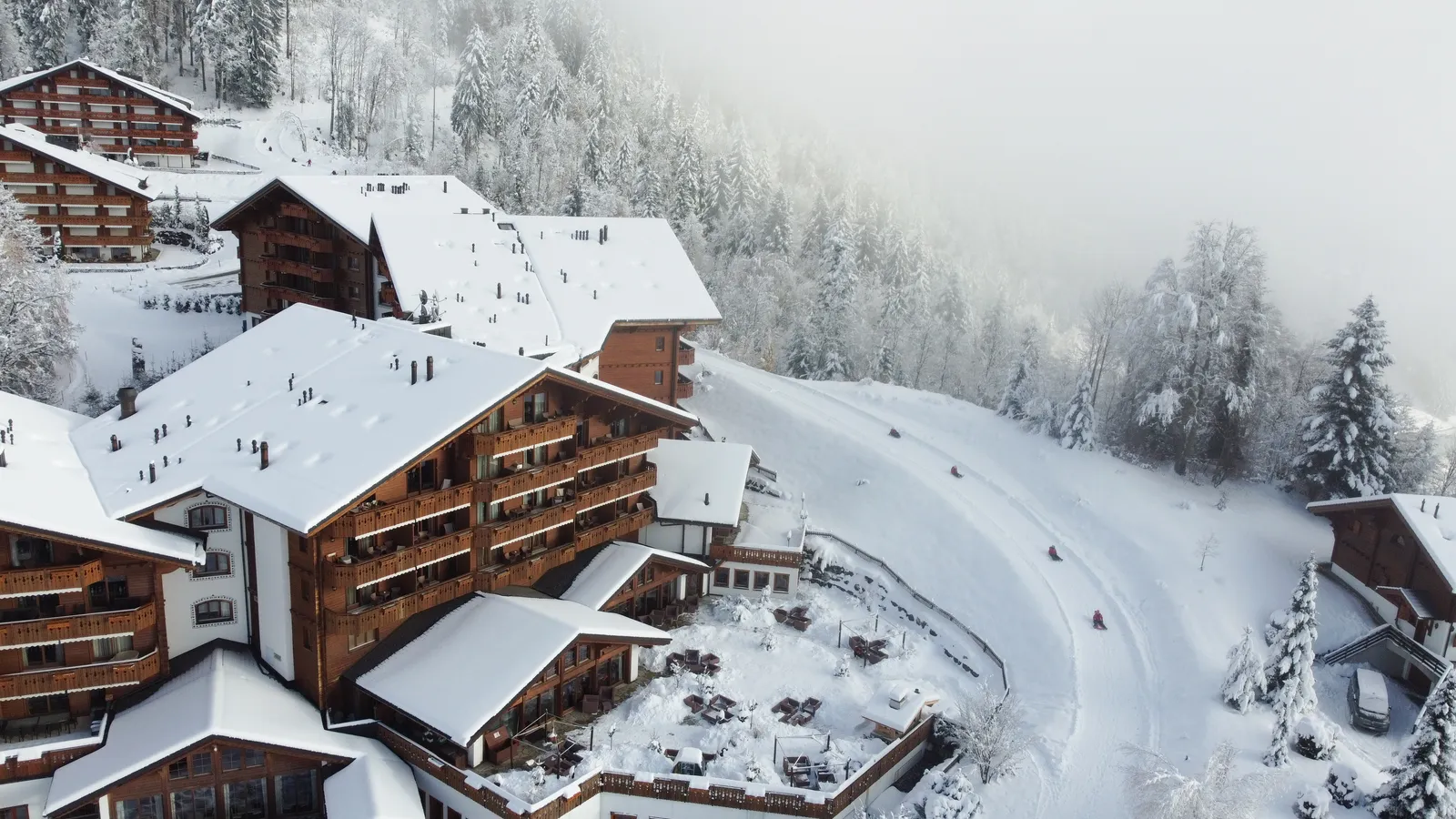 Gli chalet del RoyAlp nella neve, dall’alto