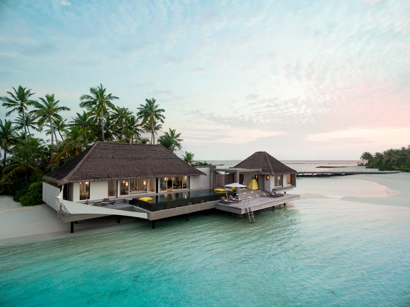 A 2-bedroom villa over the water, its terrace and steps to the lagoon