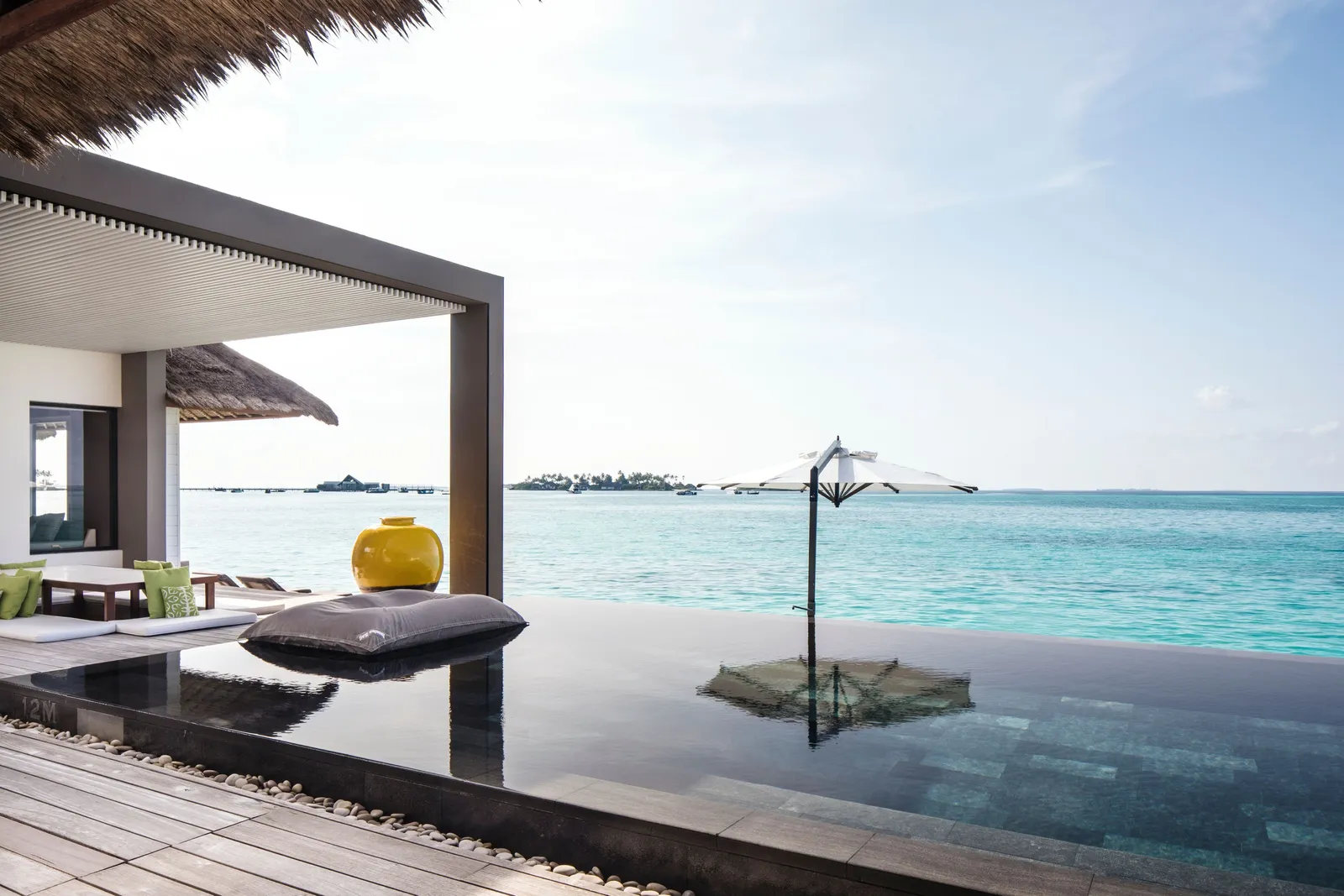 Lagoon Garden Villa: the deck, the pool and the lagoon