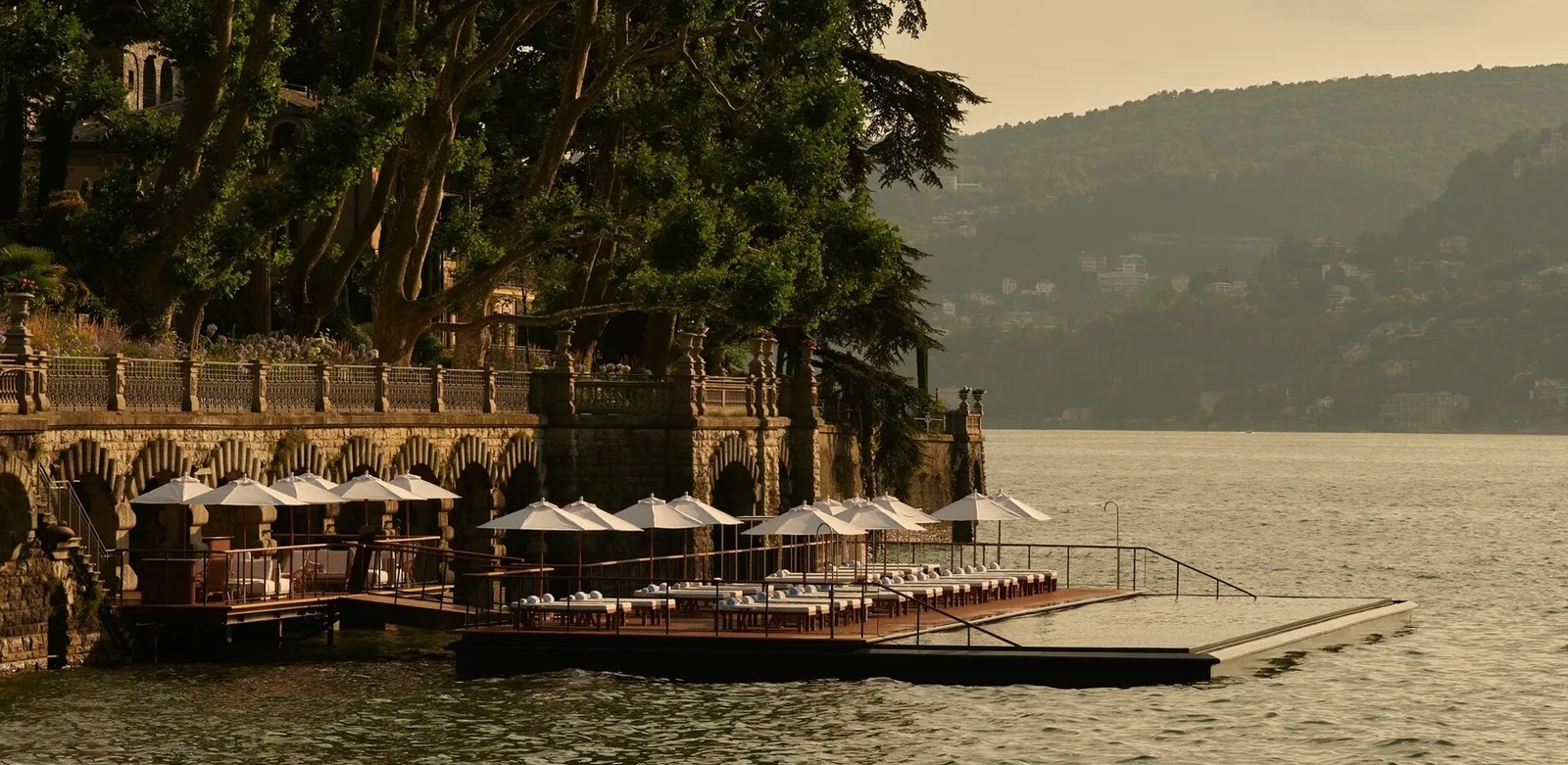 La terrazza sul lago del Mandarin Oriental, Lago di Como.