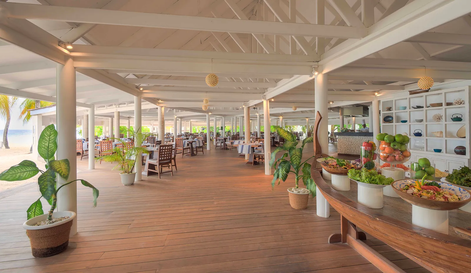 Maakeyn, the buffet restaurant, with its wooden floor, the buffet counters and the plants.