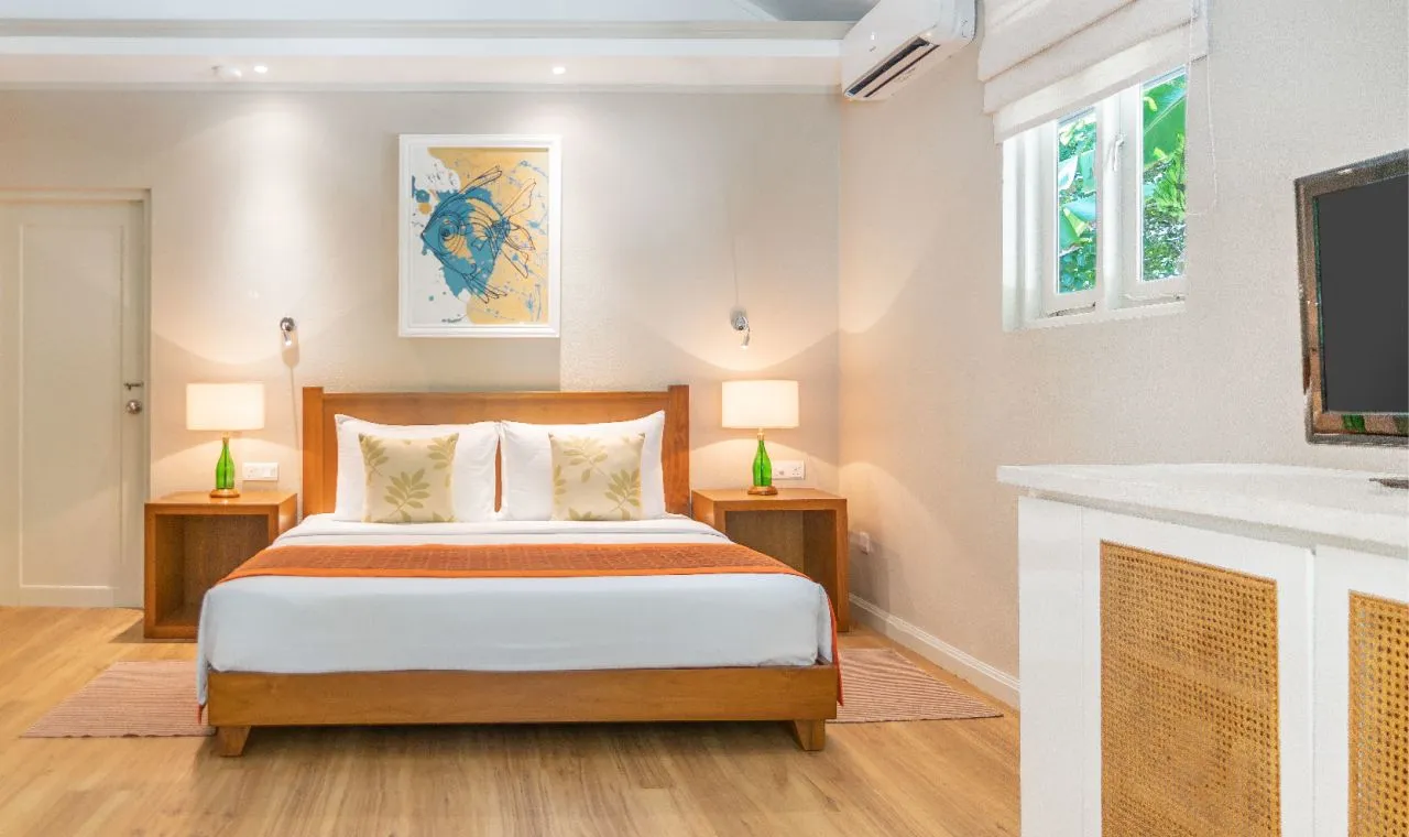 A Standard Room bedroom, the bed and the fish painting