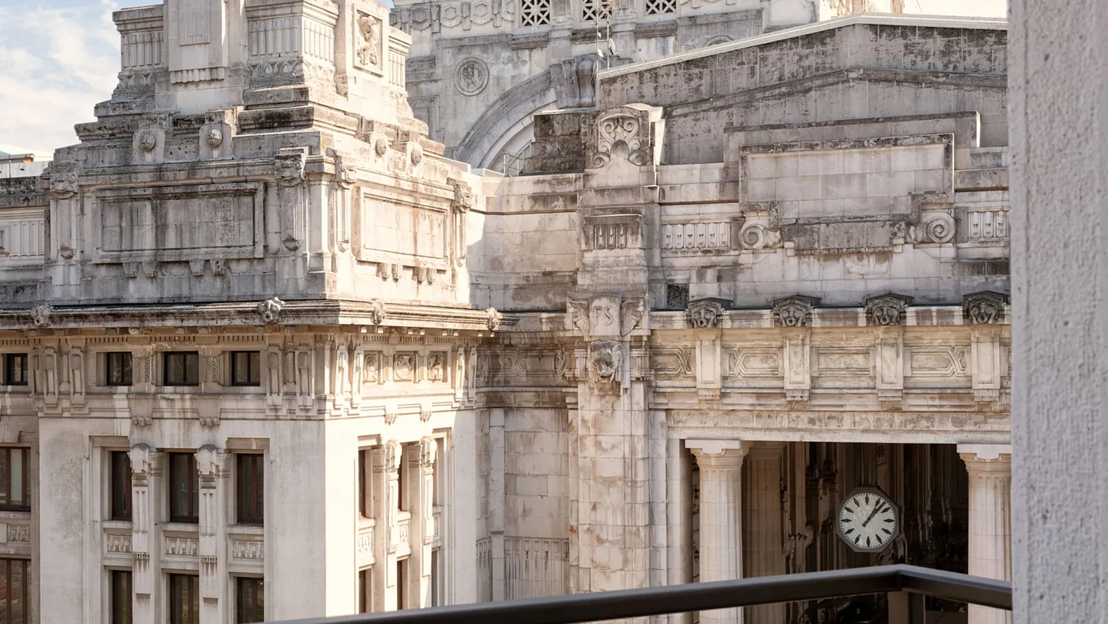 The facade of Milano Centrale seen from the window of a Prestige room