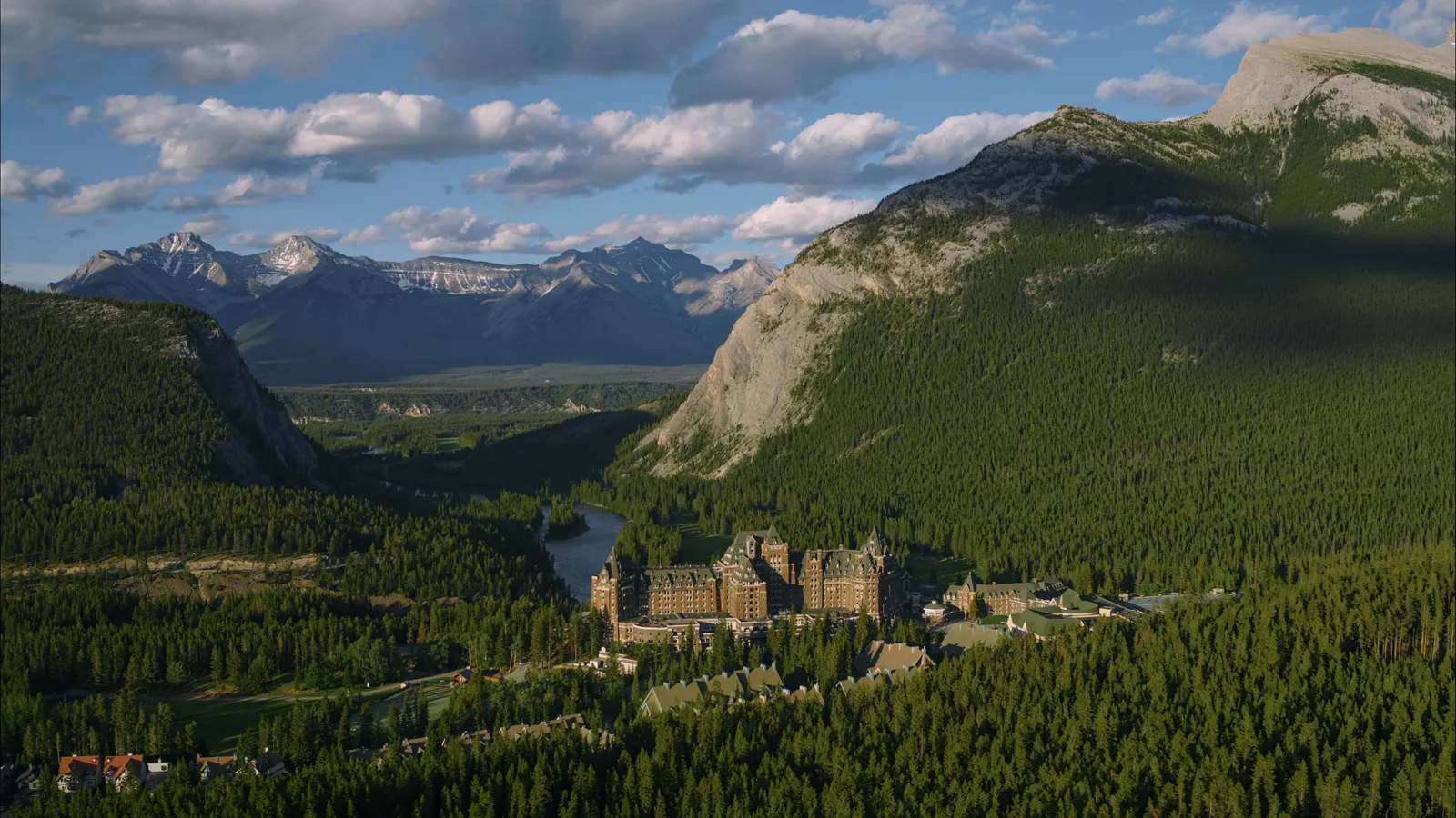 Fairmont Banff Springs between the forest and the mountains