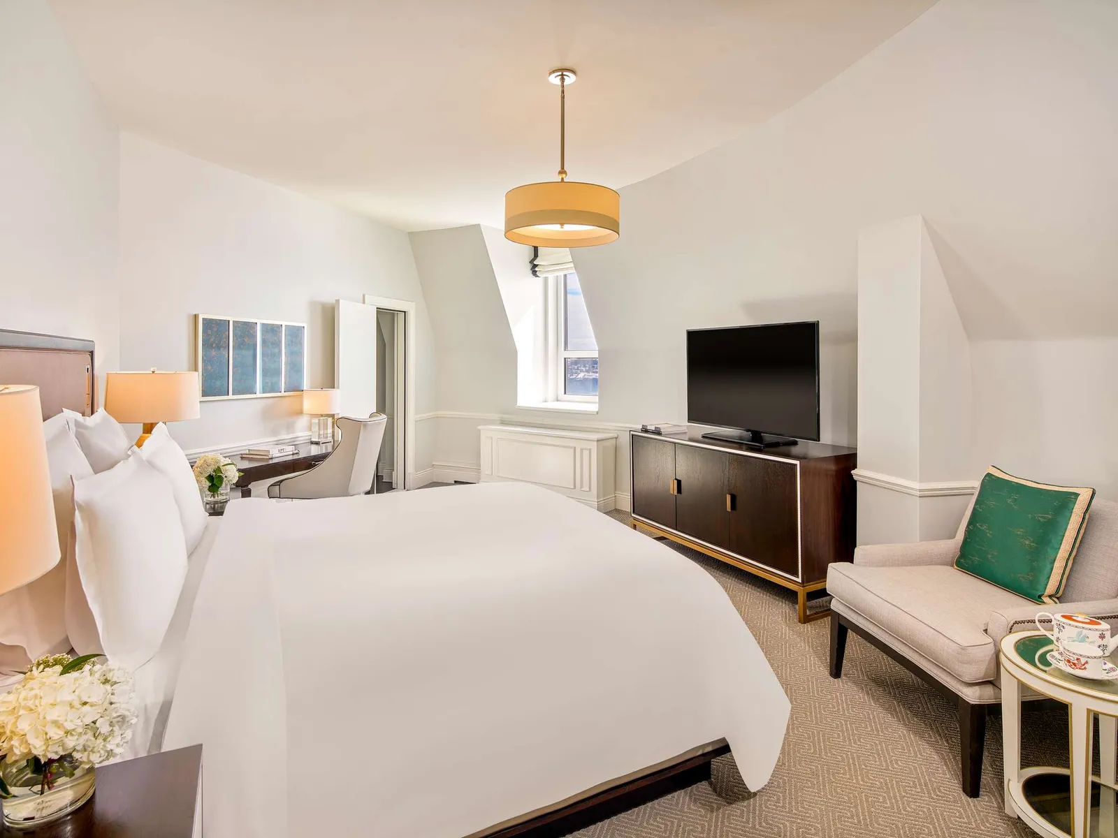 Charles de Gaulle Suite