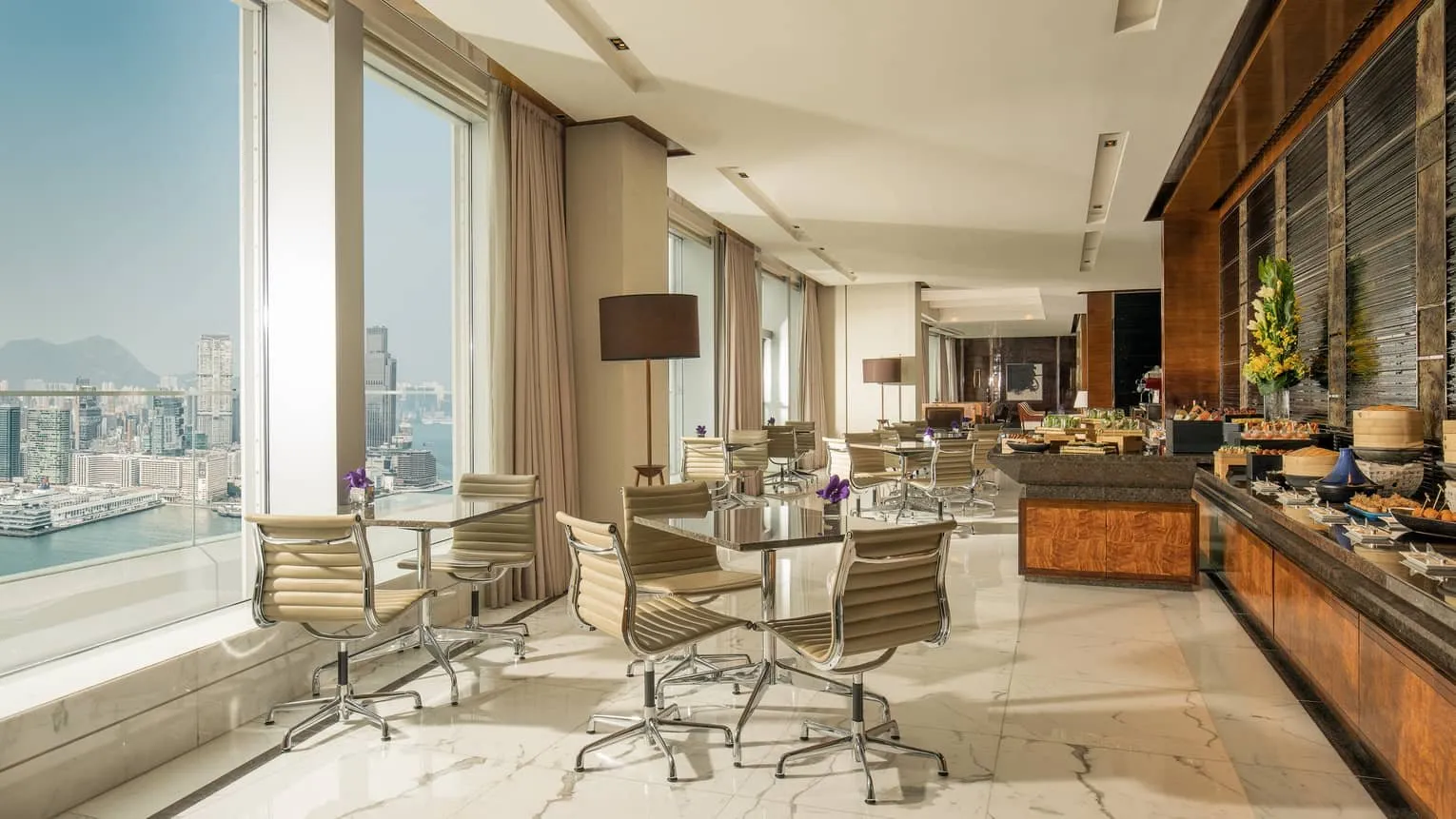 The Executive Club at Four Seasons Hong Kong