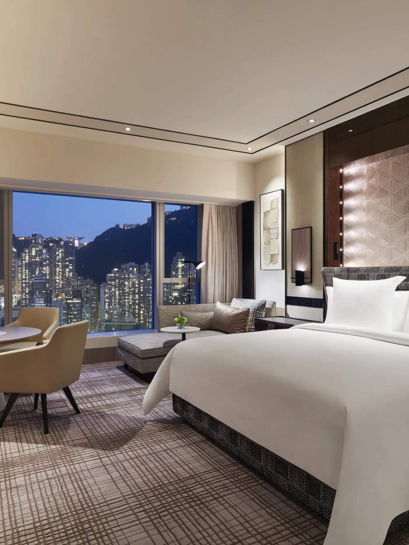 Deluxe Peak-View Room