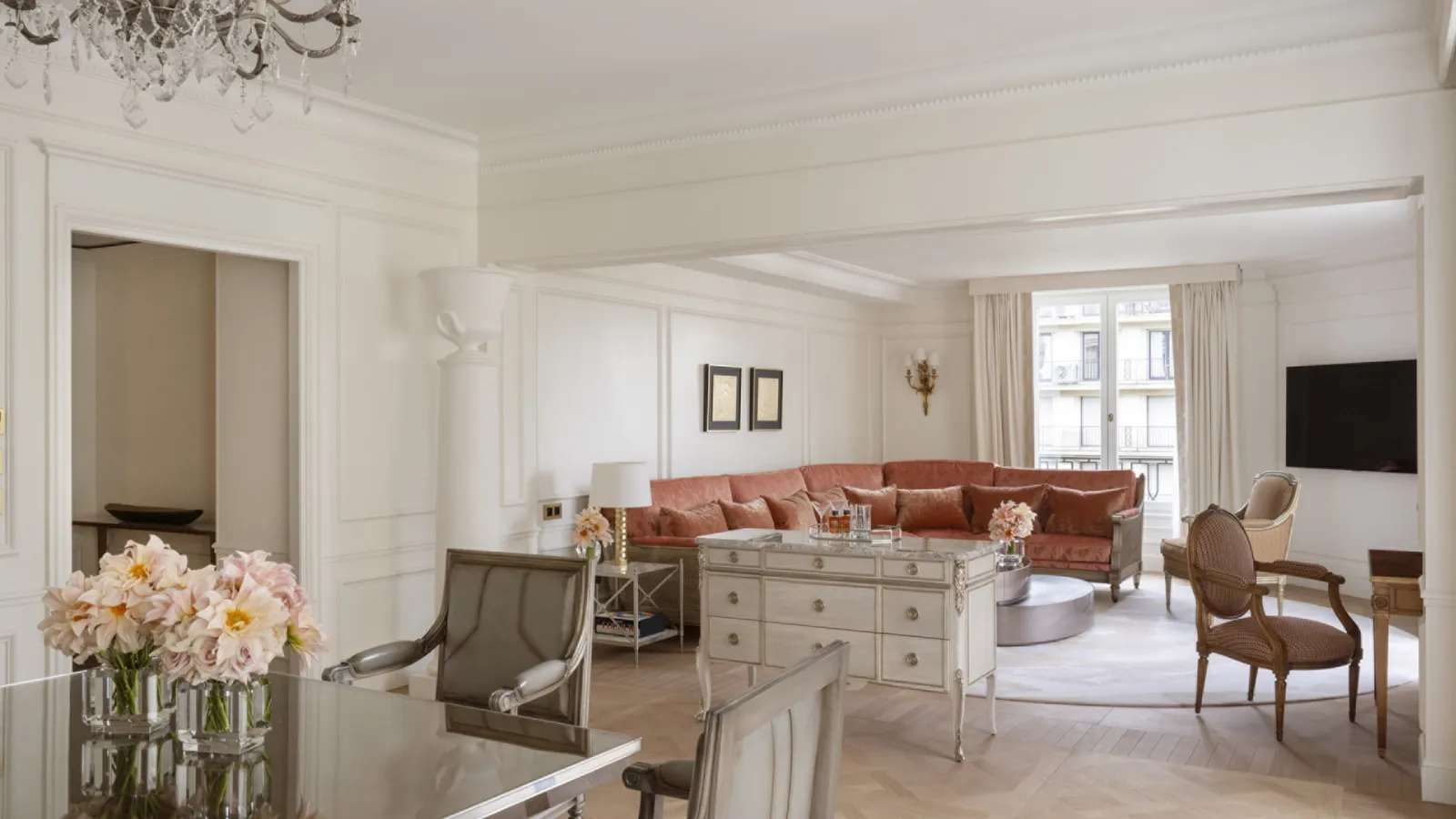 A sitting room with sofas, a desk and a table