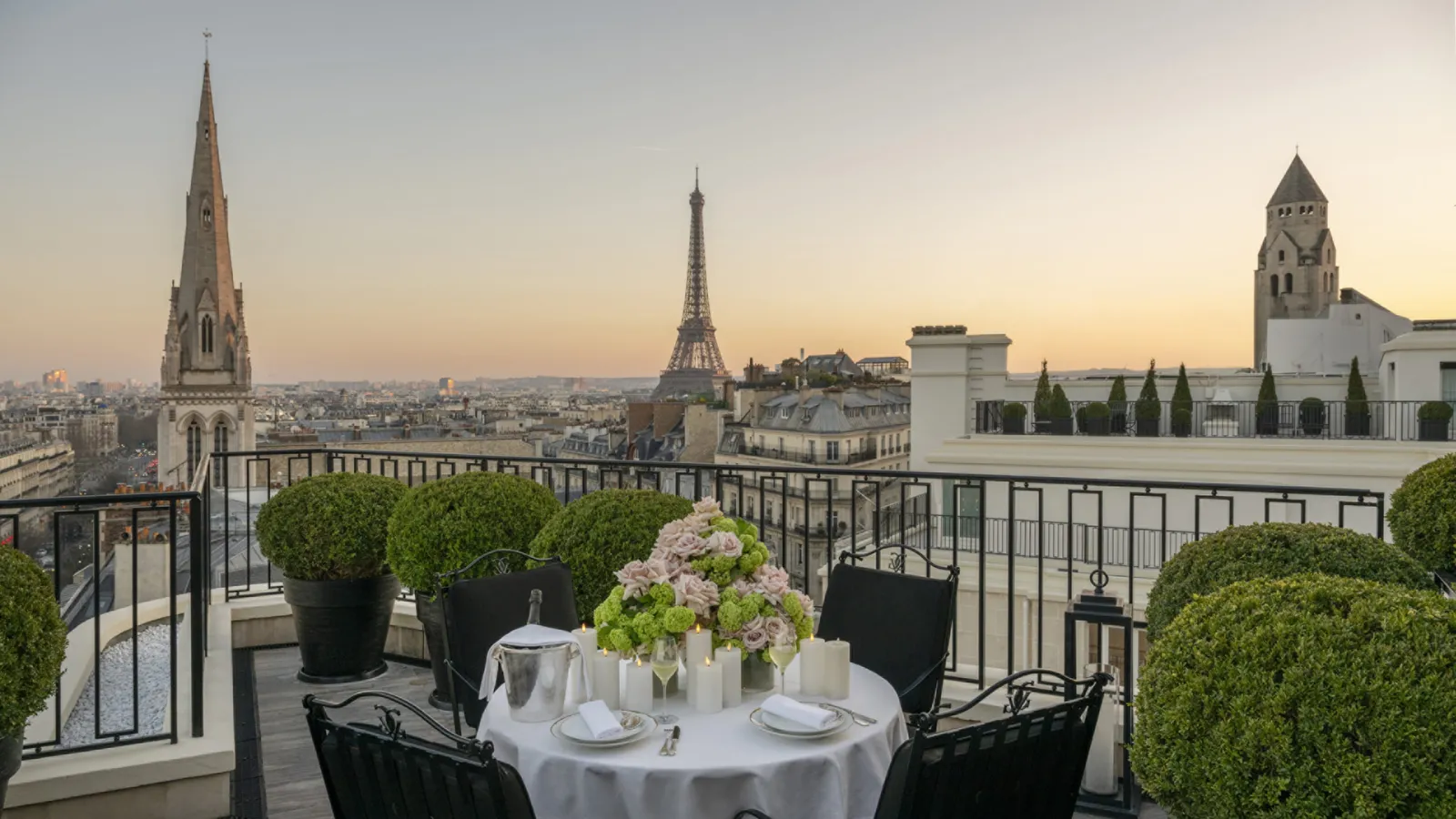 A laid terrace table with the Eiffel Tower in the background