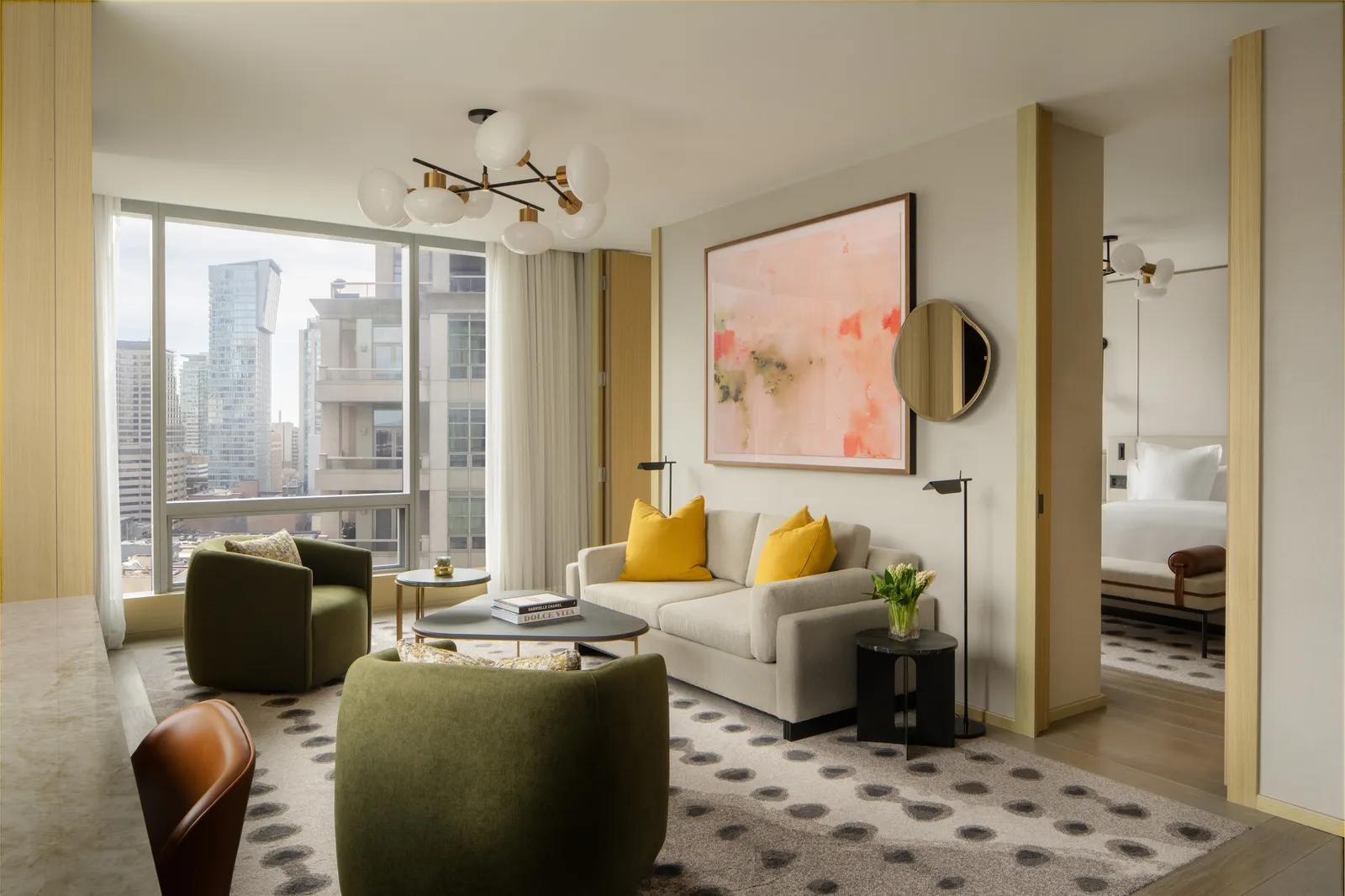 Yorkville Suite: letto o salotto, arredi chiari e finestre sulla città