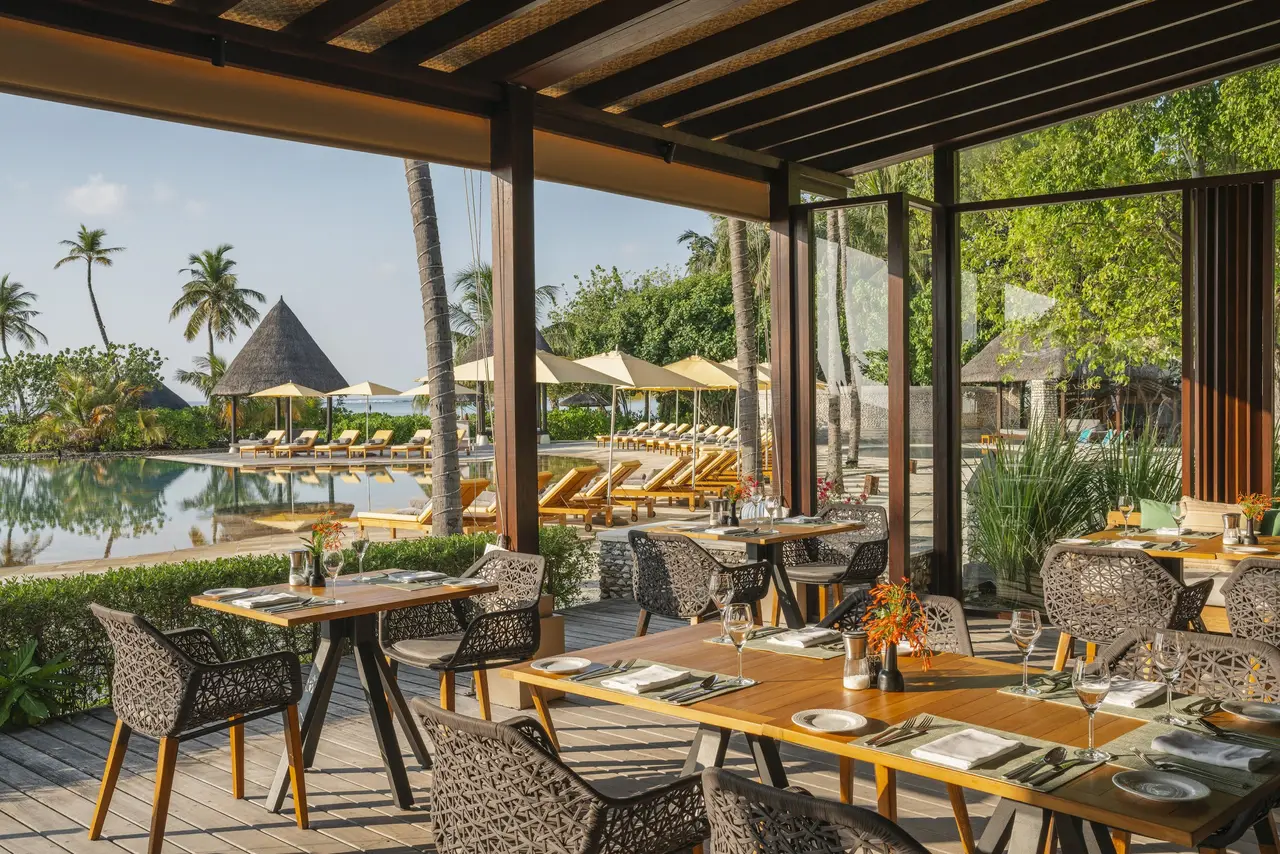 Café Huraa in the open, wooden tables facing the pool and the sea