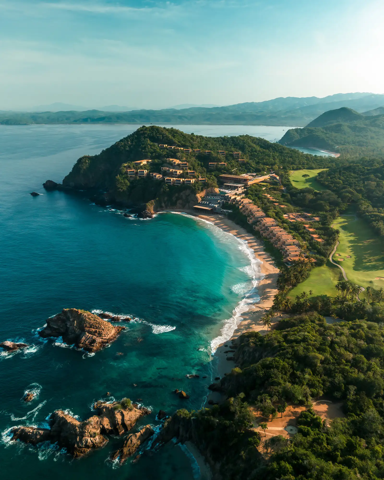 La penisola di Tamarindo dall’alto, fra spiaggia e vegetazione