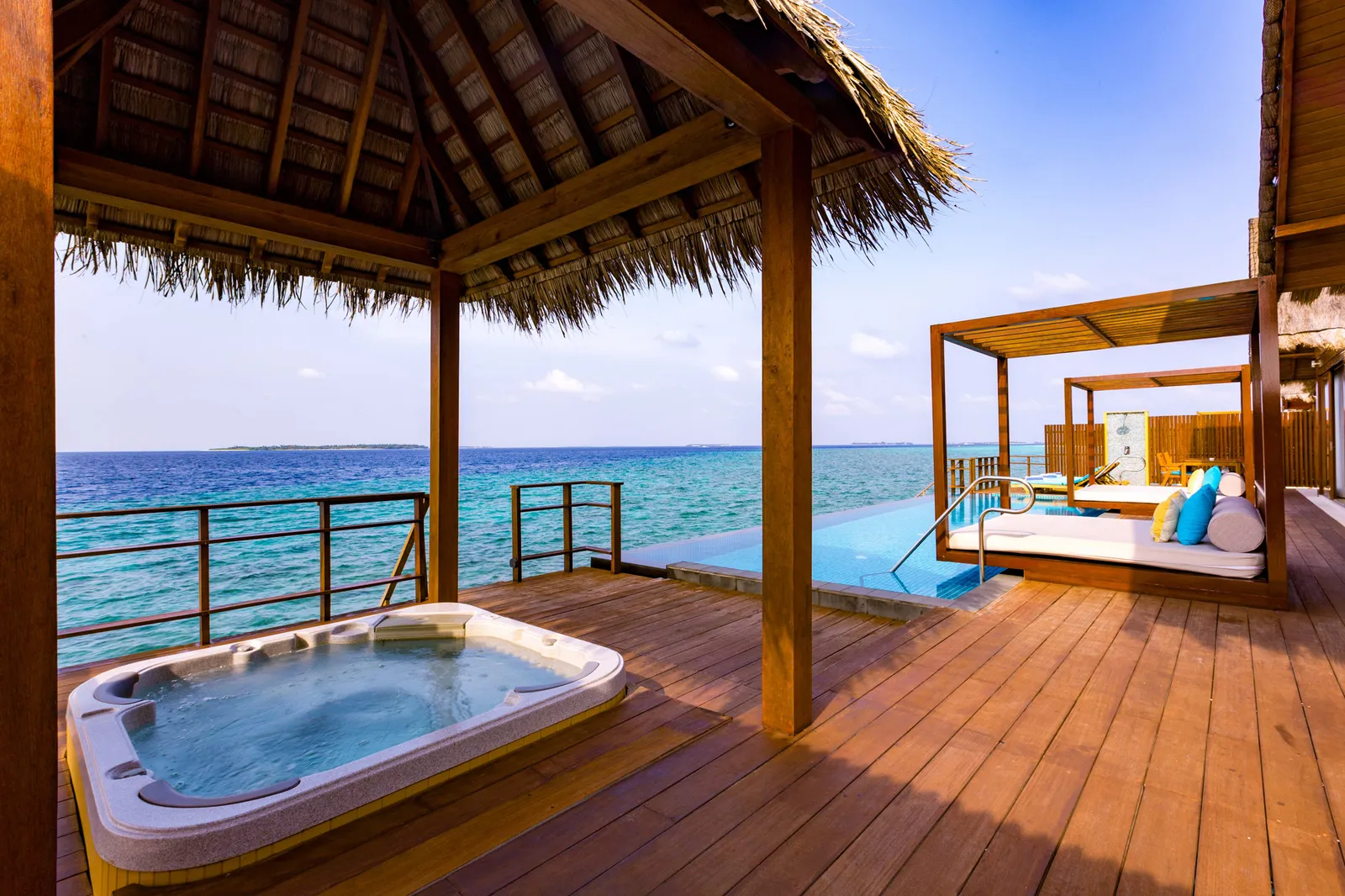 An Ocean Reef Residence deck: the jacuzzi under its thatch and the open sea