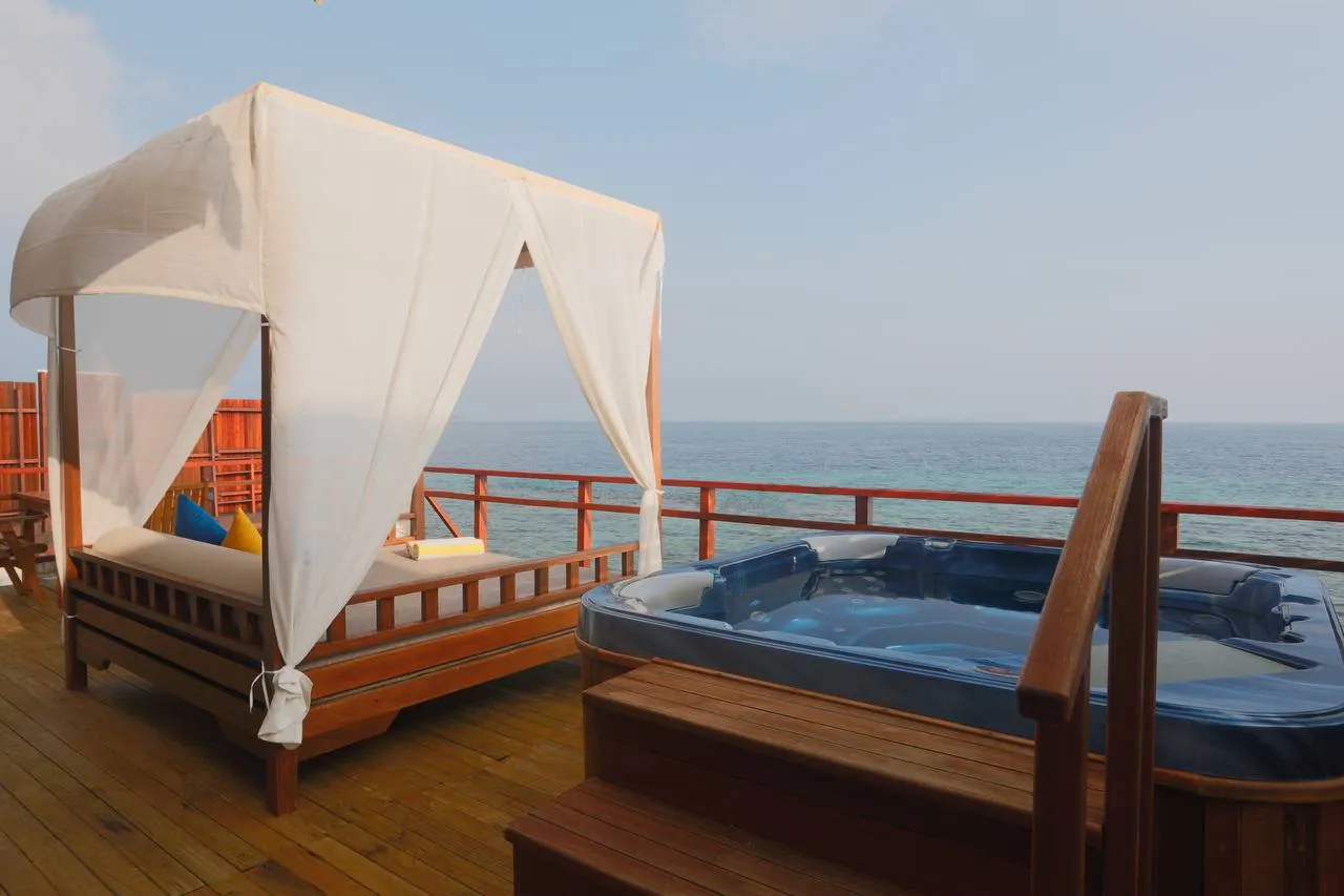 An Ocean Villa Horizon deck: the canopy bed and the jacuzzi facing the sea