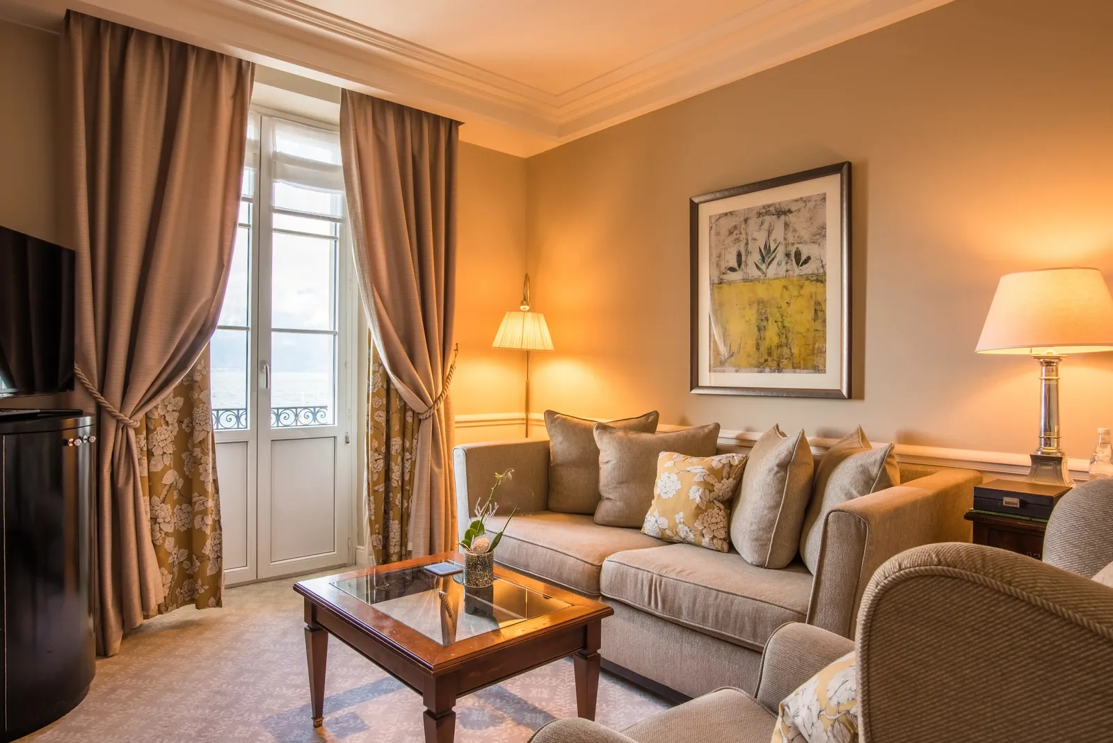 Il salotto della Junior Suite lato città