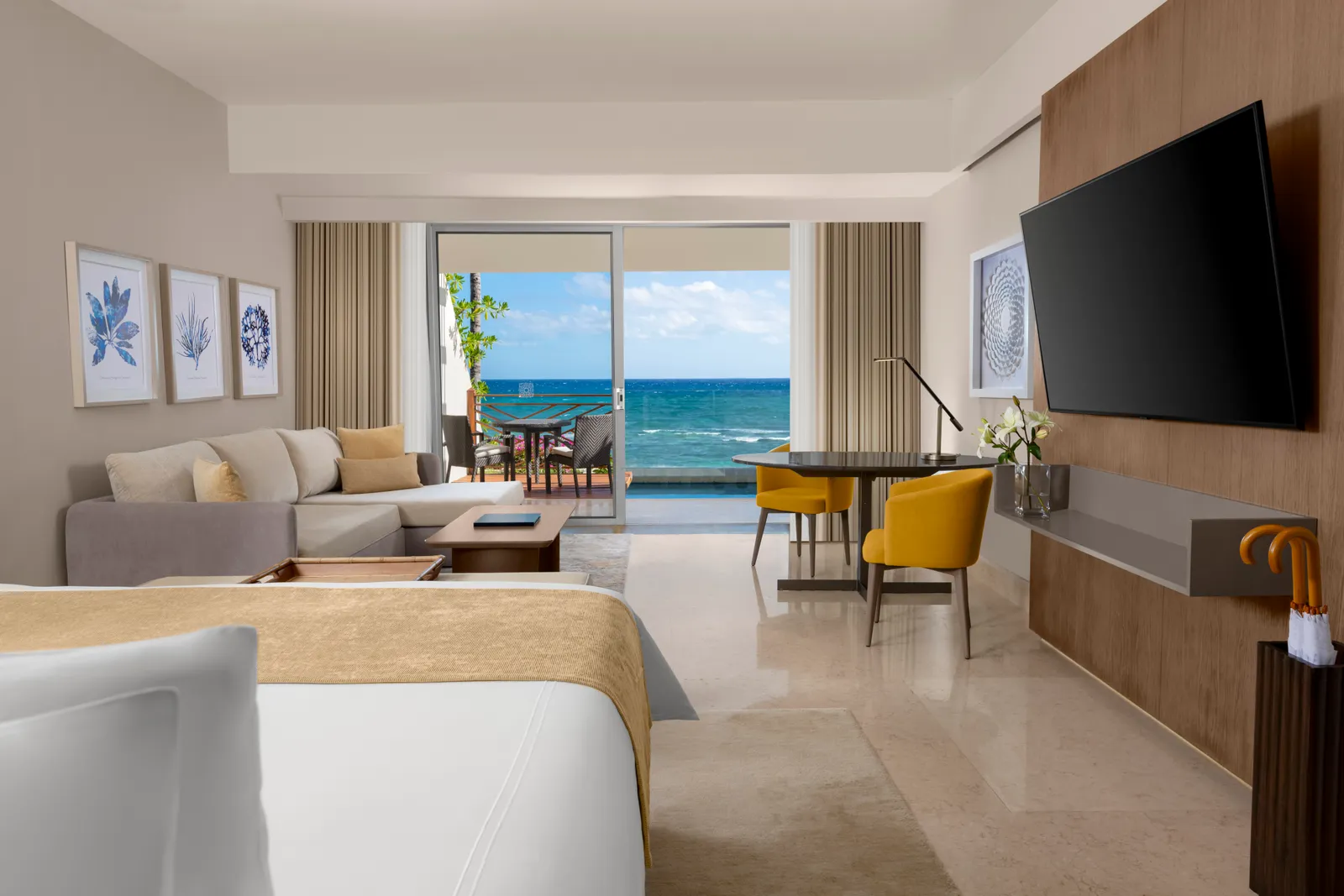 Grand Class bedroom, sitting area and terrace towards the sea