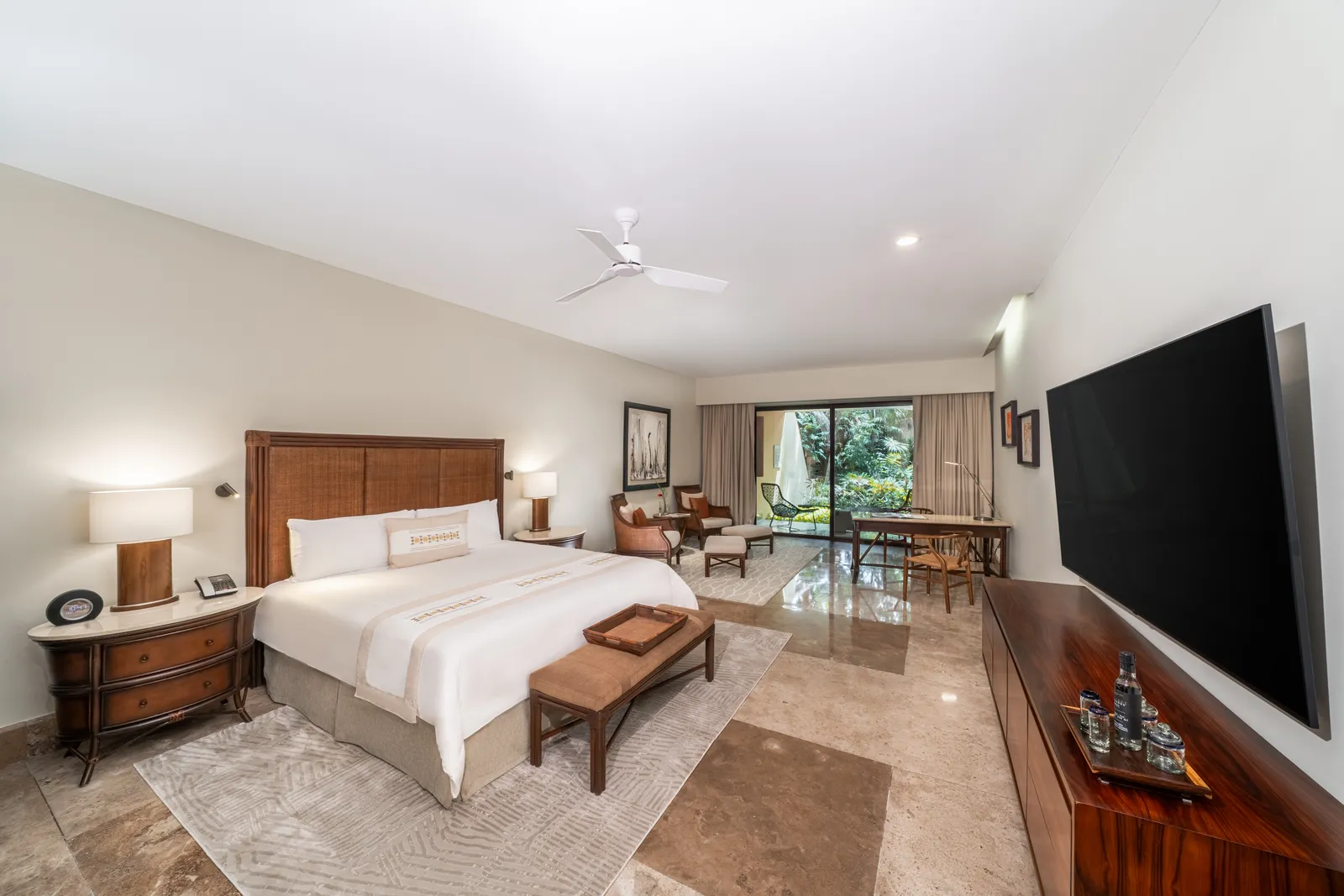 Zen Grand bedroom, sitting area and terrace facing the trees