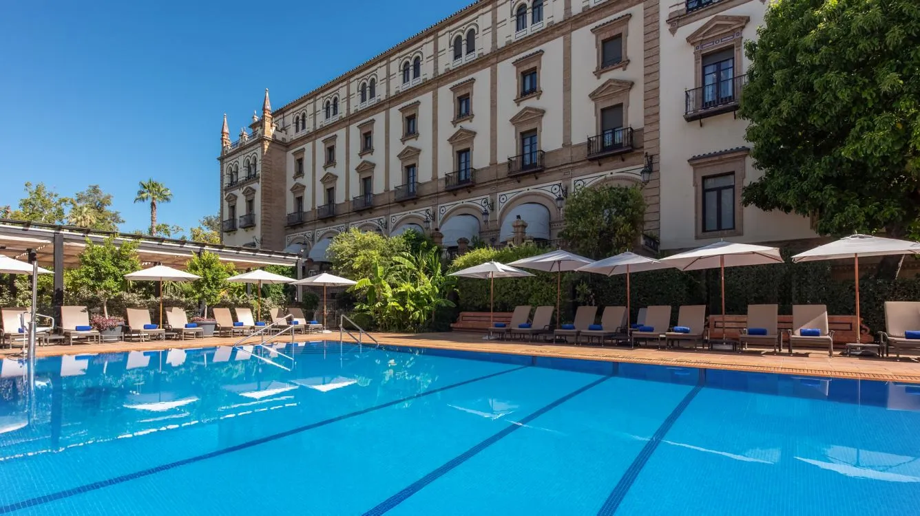 La piscina dell’Hotel Alfonso XIII