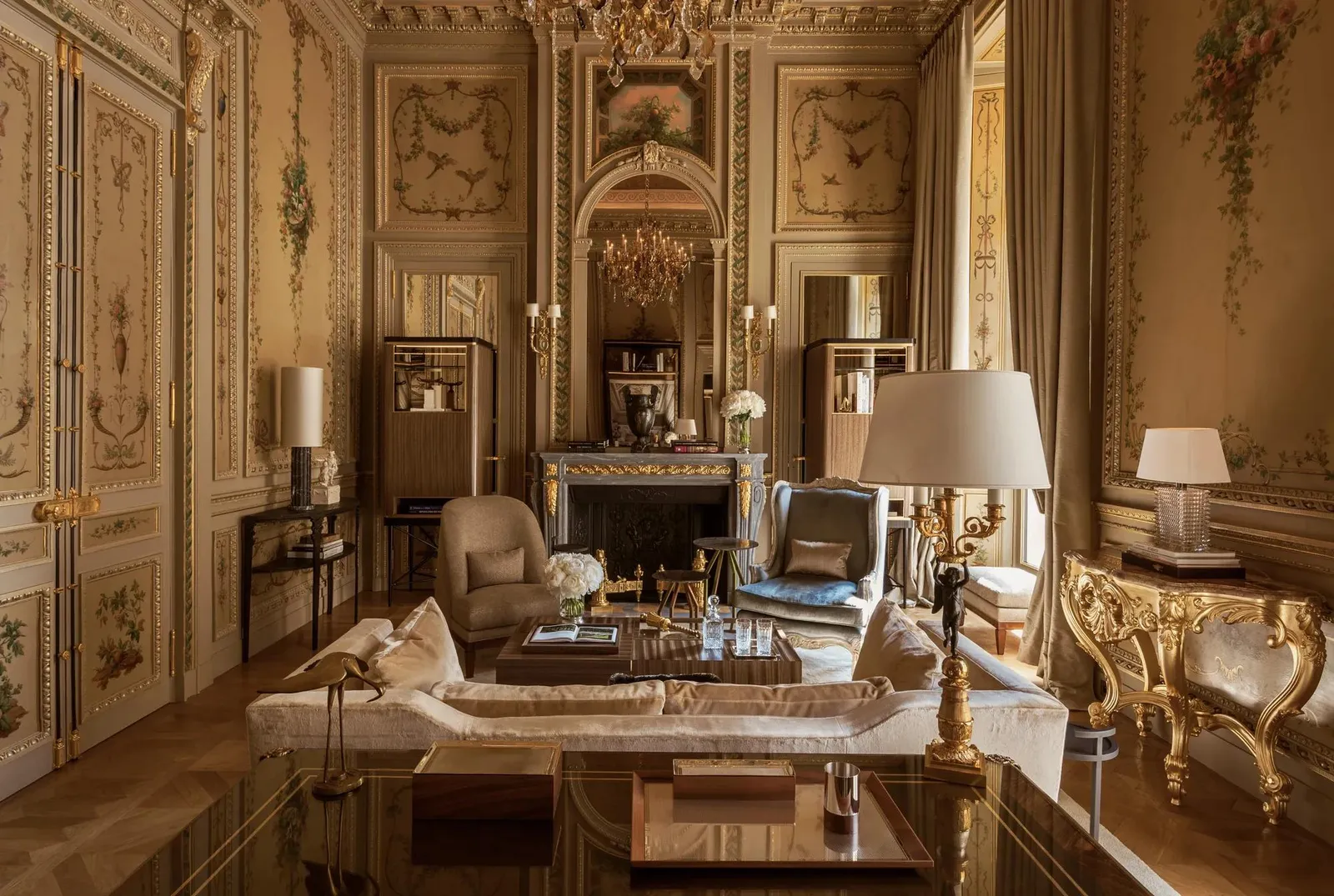 Sitting room with gilded woodwork, mirrors and small tables