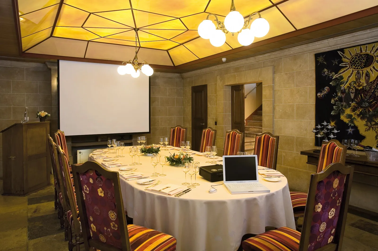 The Salon de la Cigogne set for a meeting