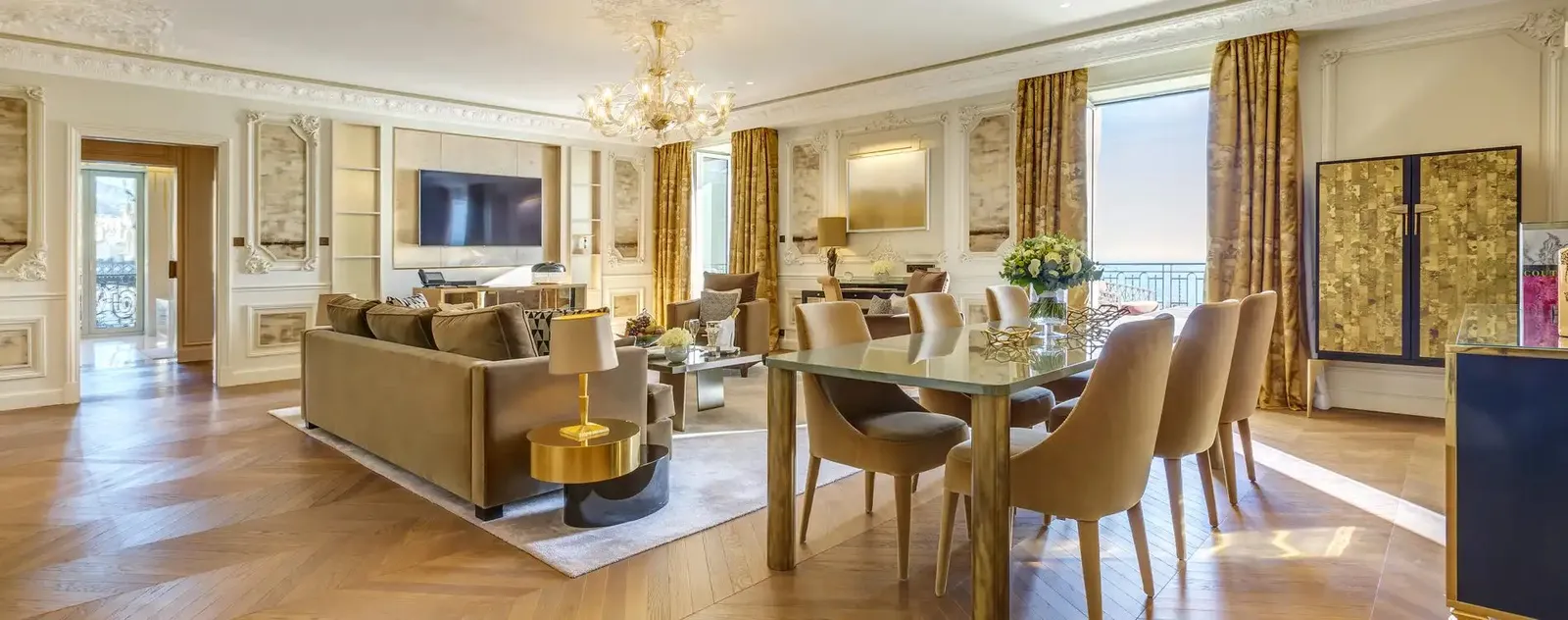 The living room in the Diamond Suite with sea view and terrace