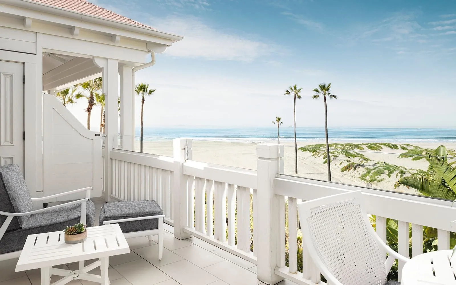 Oceanfront Cottage Balcony Junior Suite Guestroom