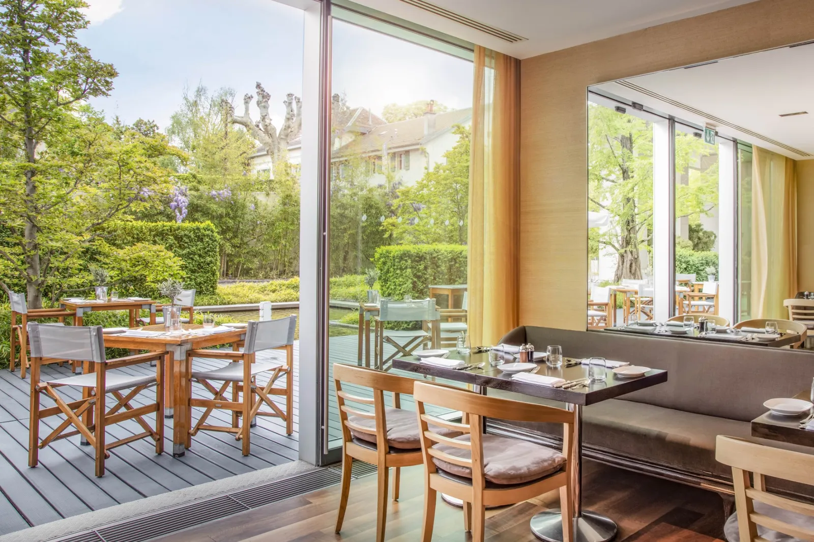 La sala e la terrazza del ristorante Woods