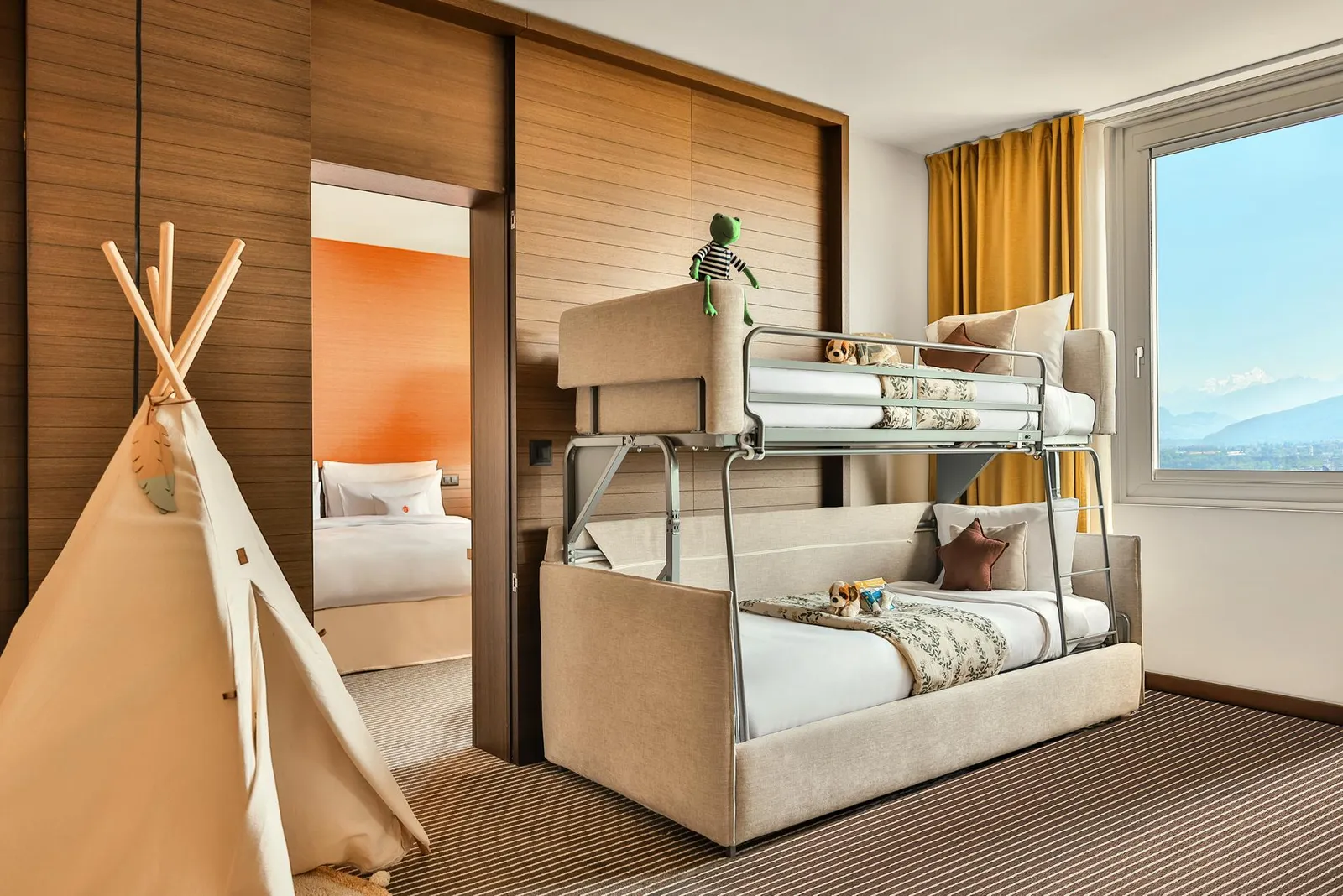 L’angolo dei bambini della Family Suite, con letto a castello e tenda